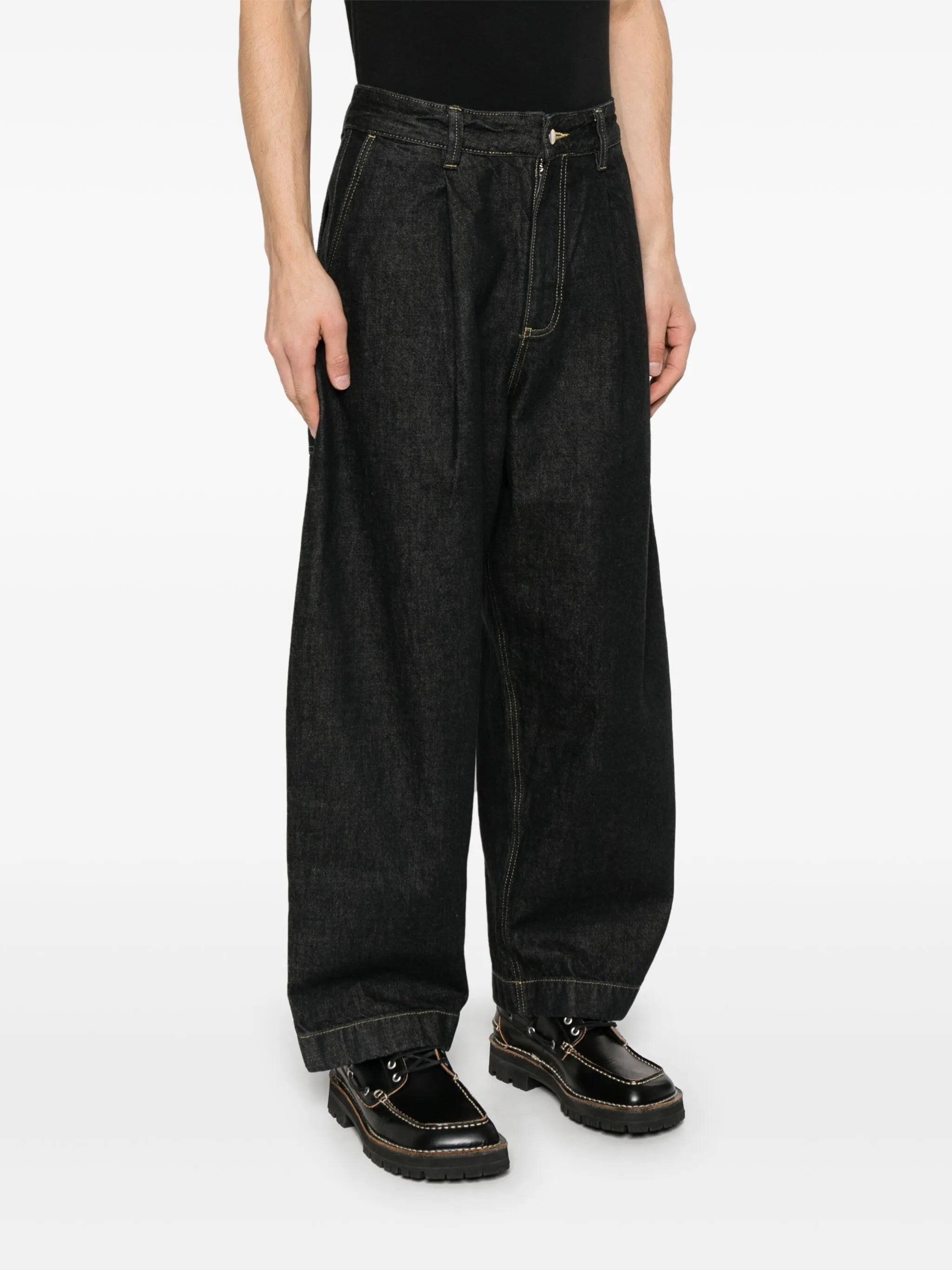 pleated-detailing jeans