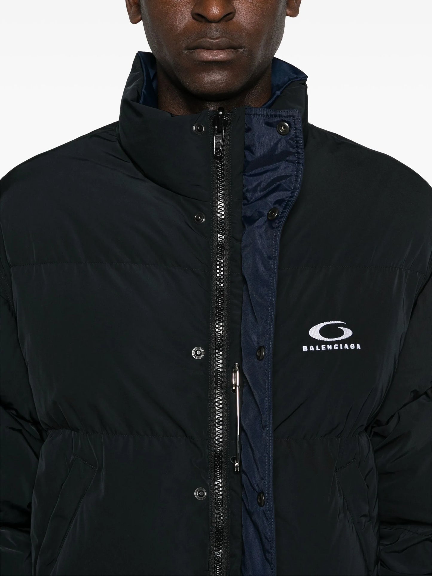 logo-embroidered puffer jacket
