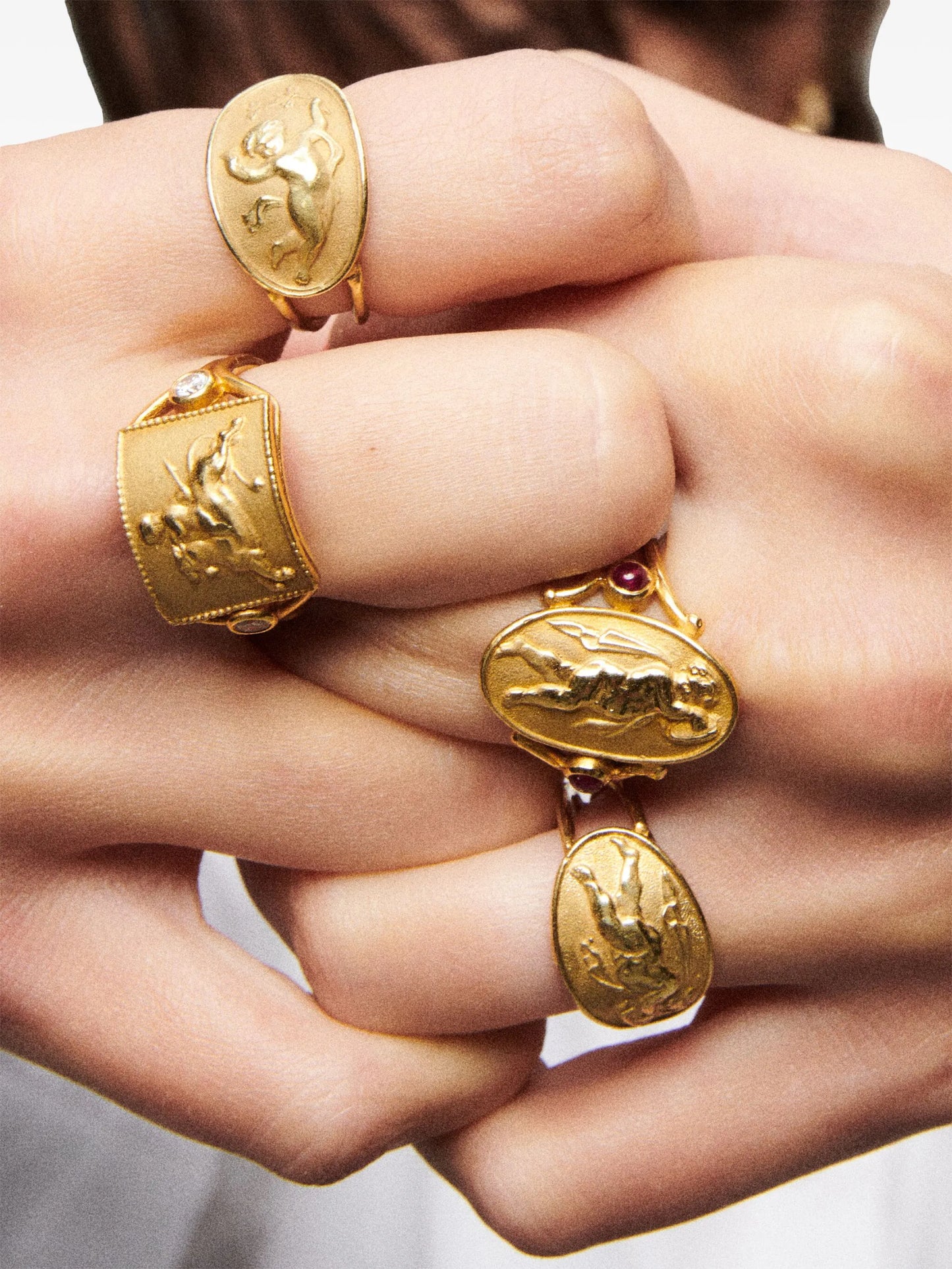 18kt yellow gold Danzante diamond ring