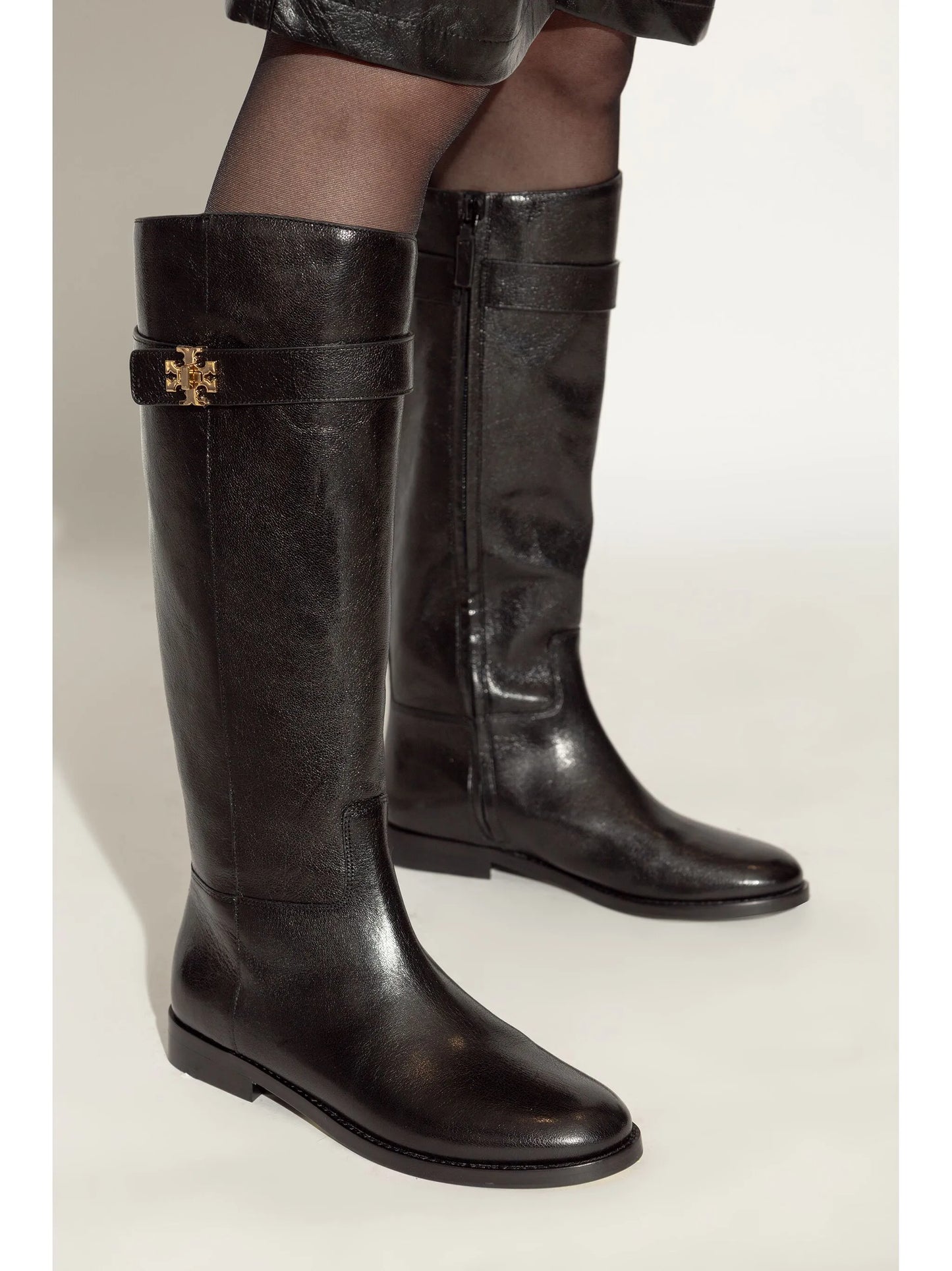 Turnlock riding boots
