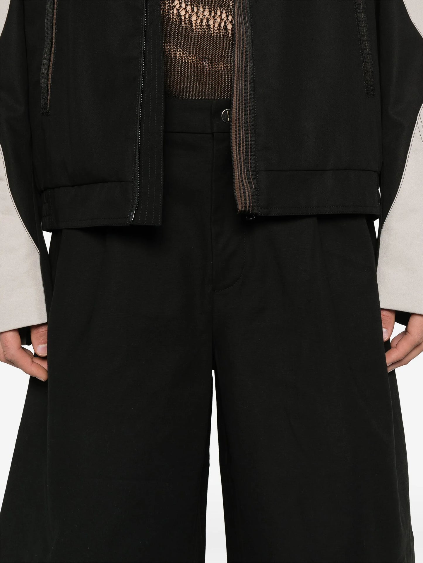 Static bermuda shorts