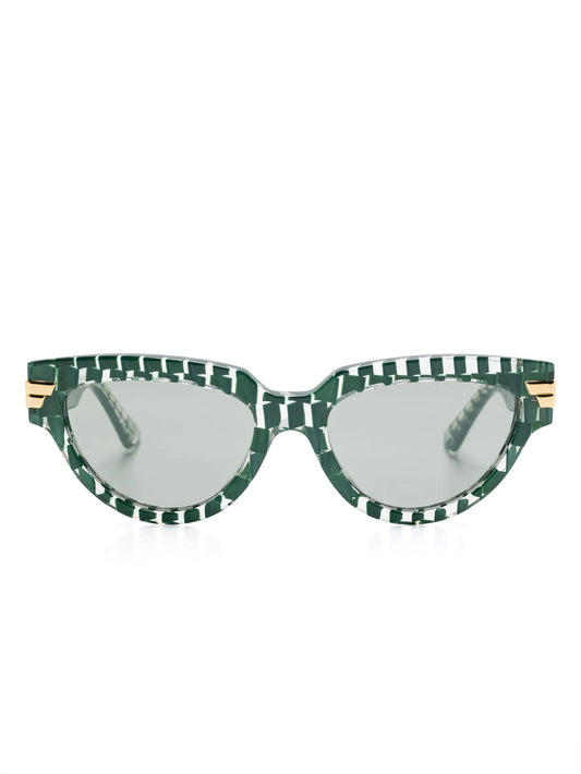 cat-eye frame sunglasses