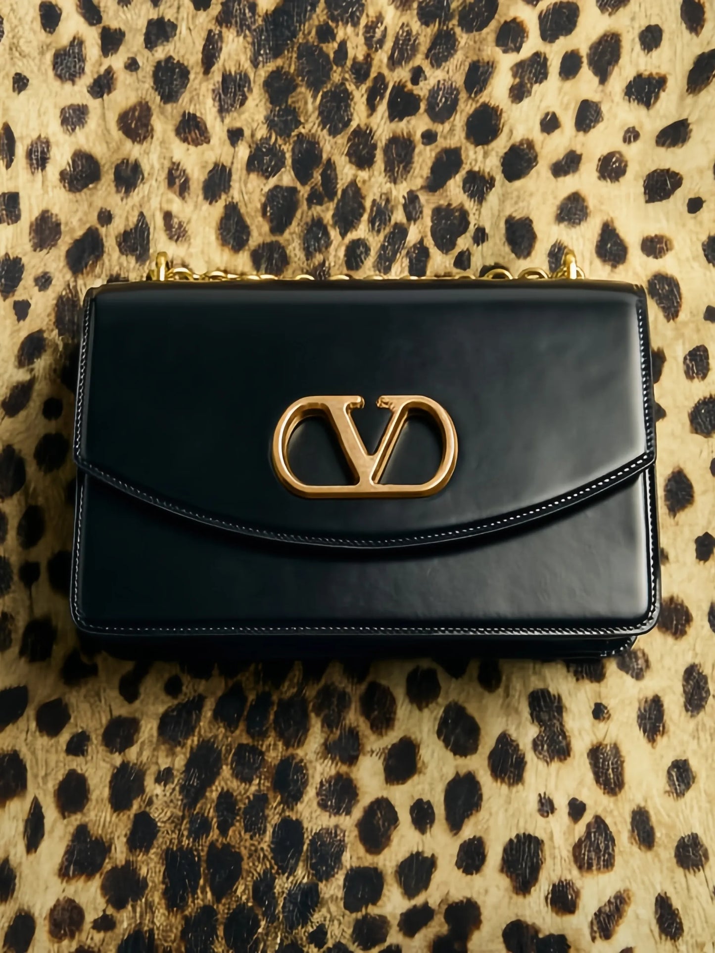 Vain shoulder bag
