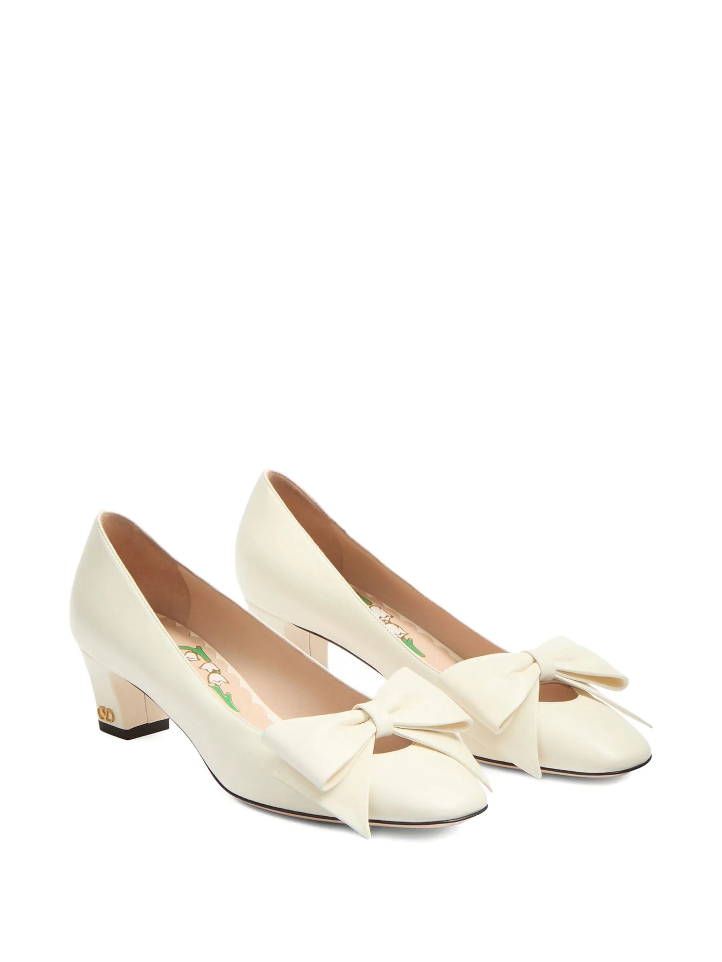 bow detail pumps