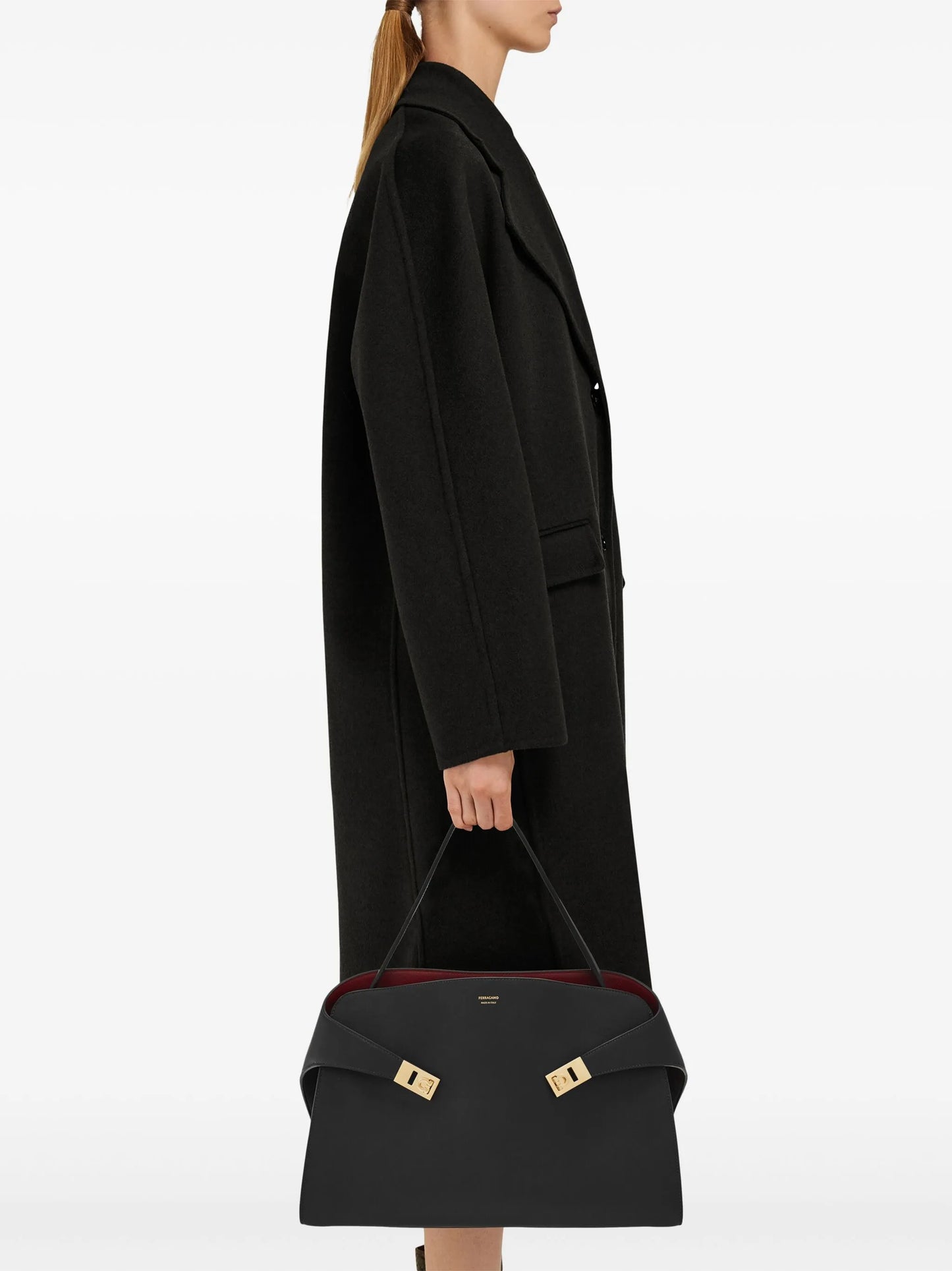 medium Hug shoulder bag