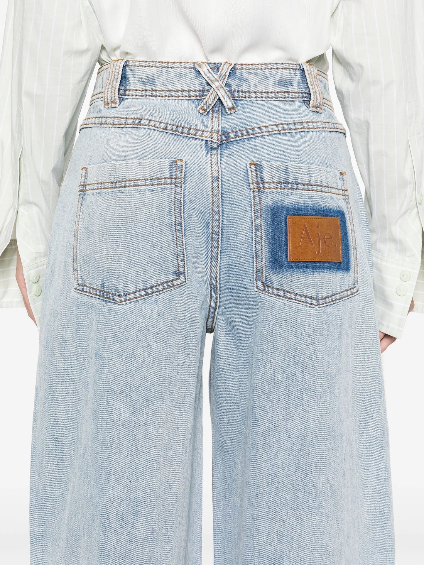 Aura jeans