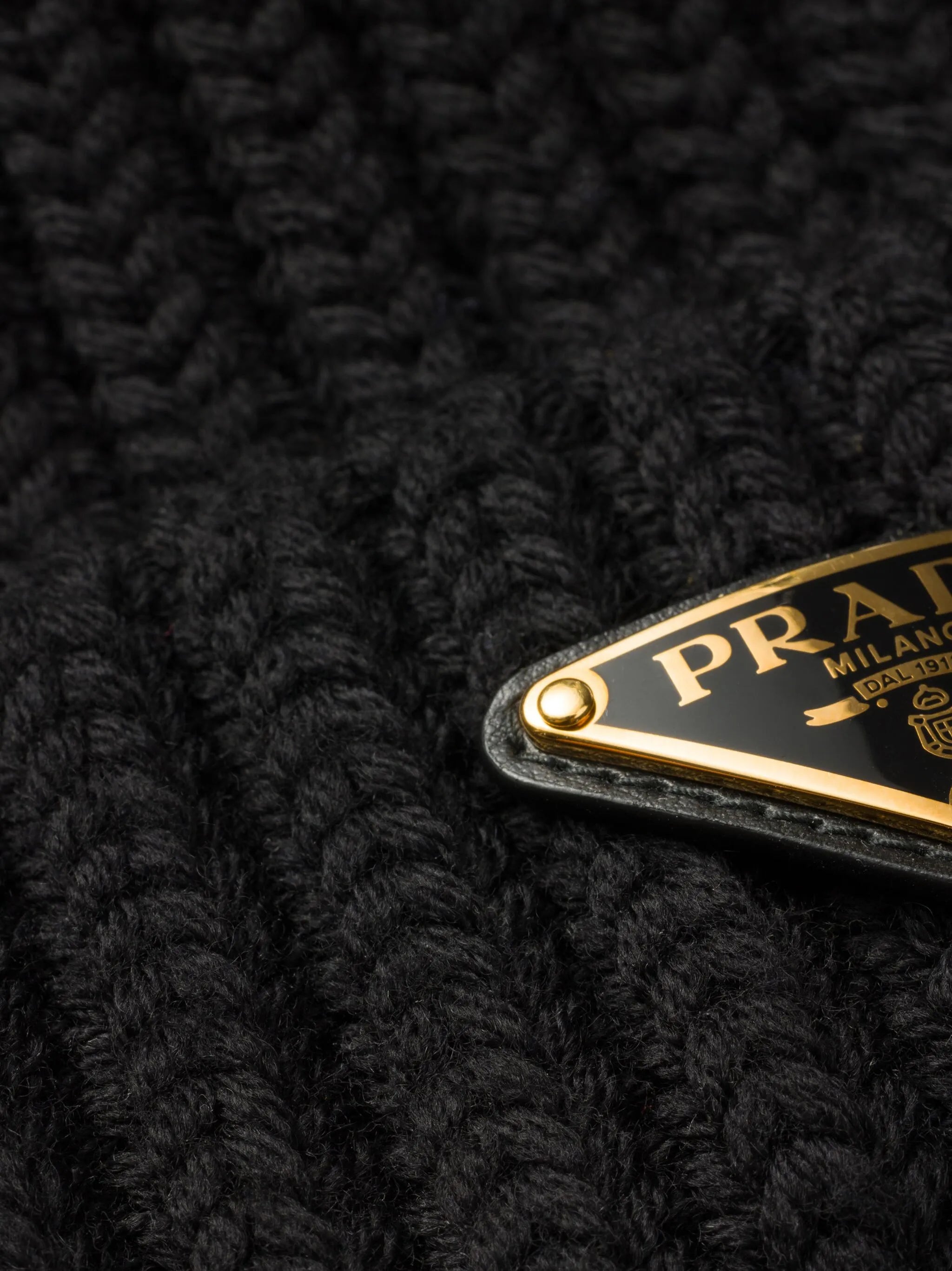 triangle-logo ribbed beanie