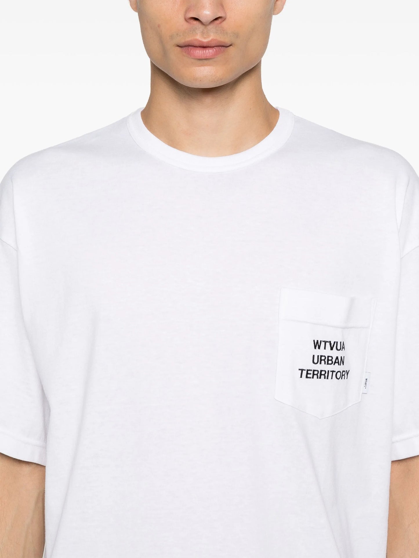 logo-embroidered T-shirt