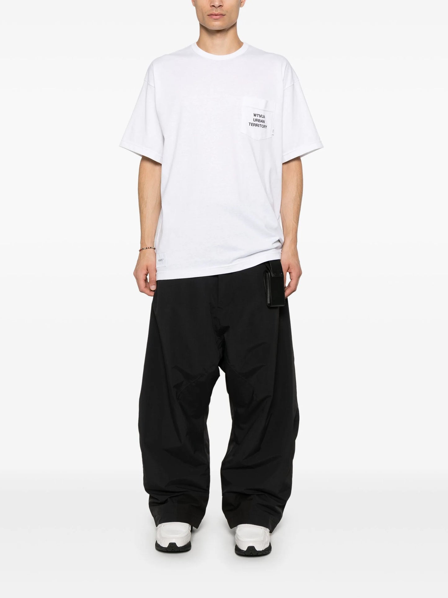 logo-embroidered T-shirt