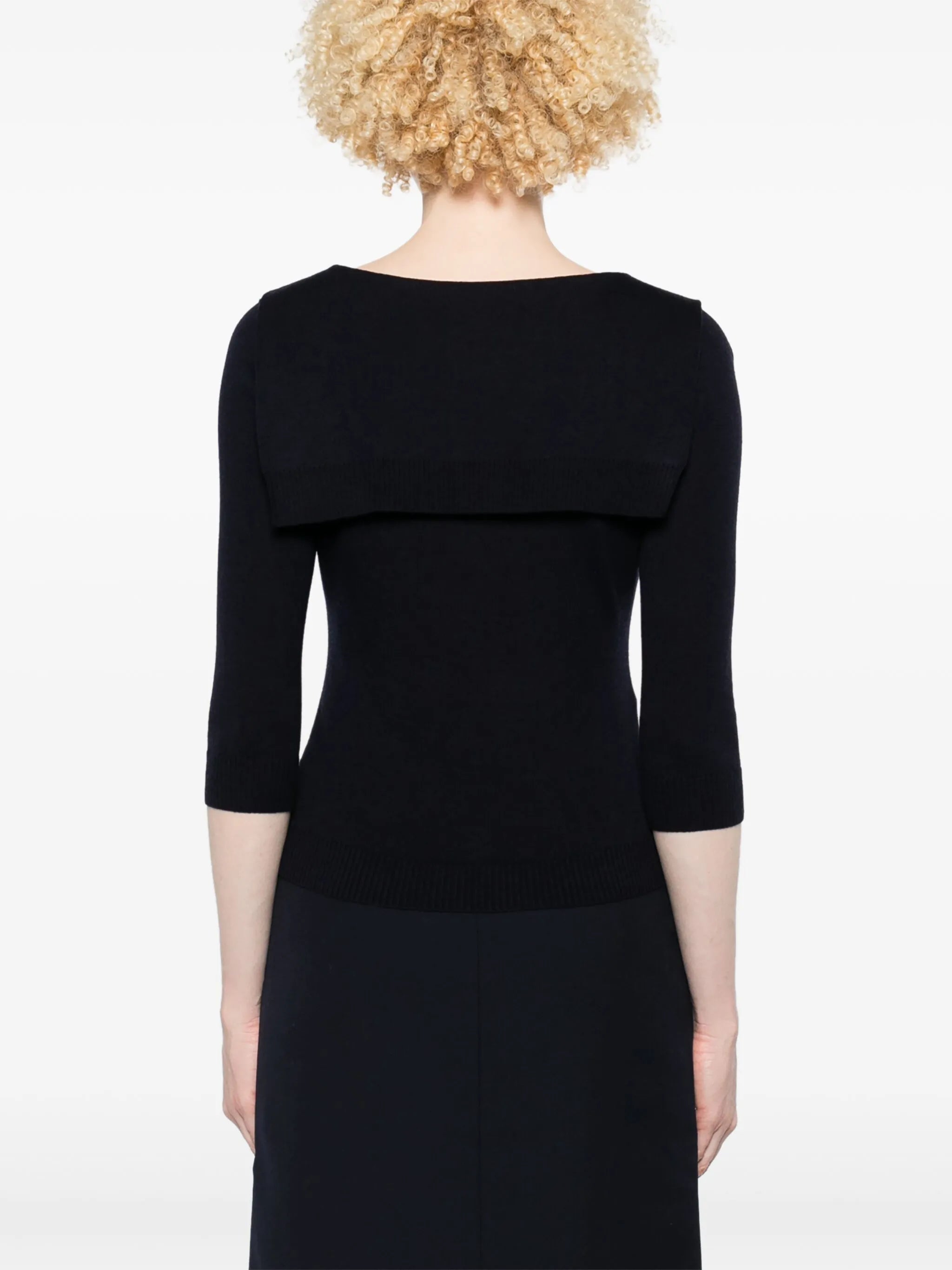 tie-fastening sweater