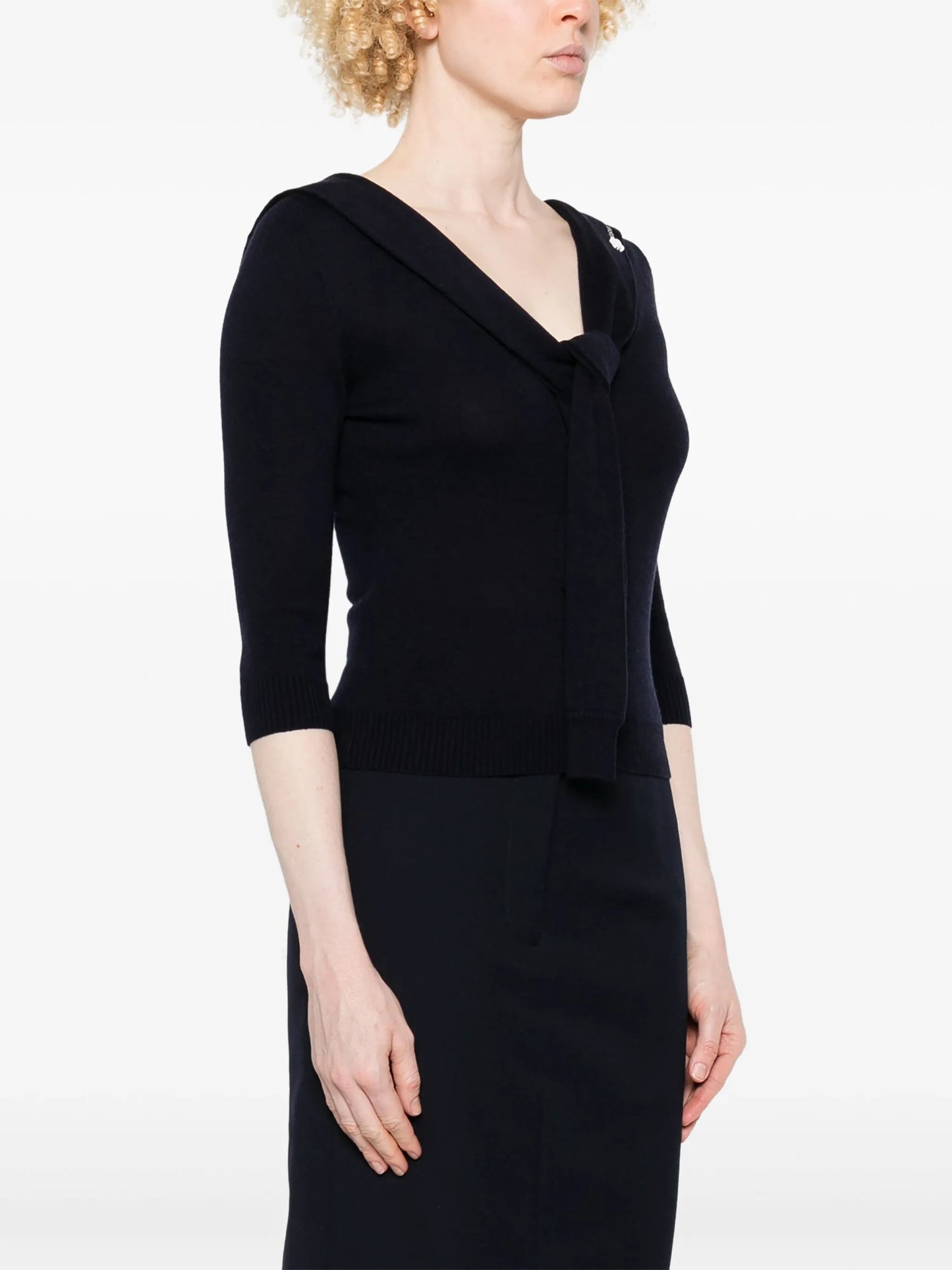 tie-fastening sweater