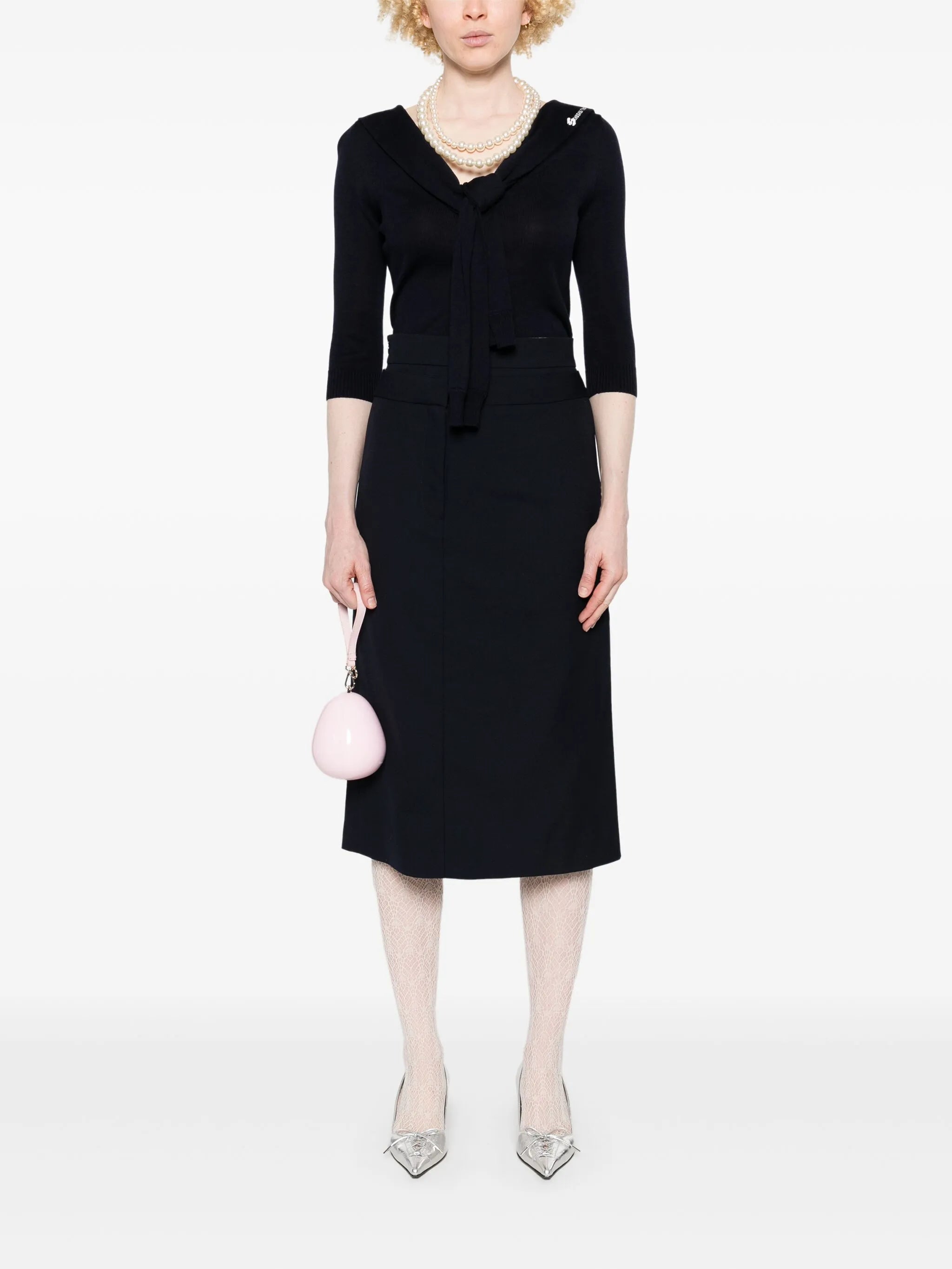 tie-fastening sweater