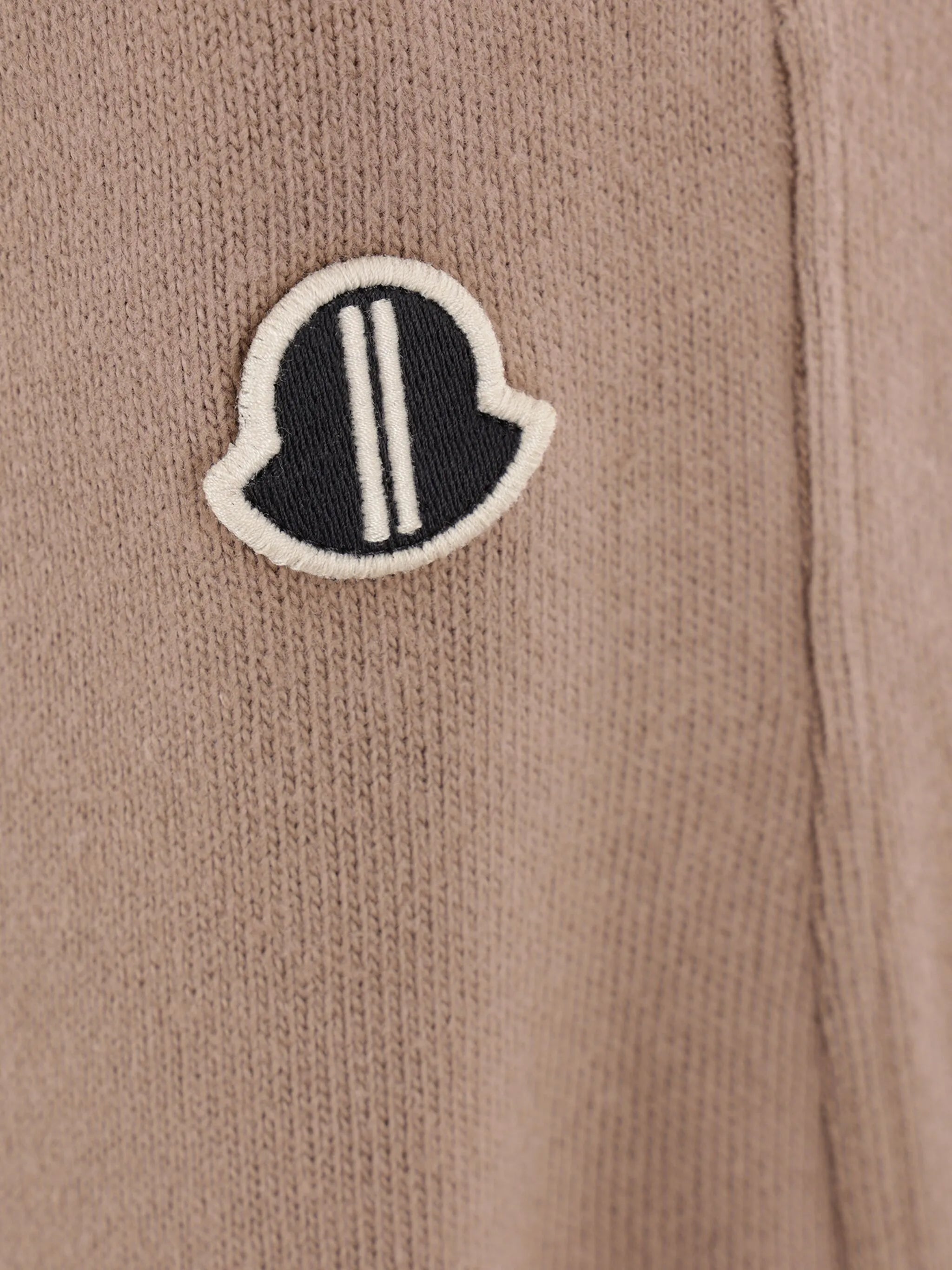 logo-patch trousers