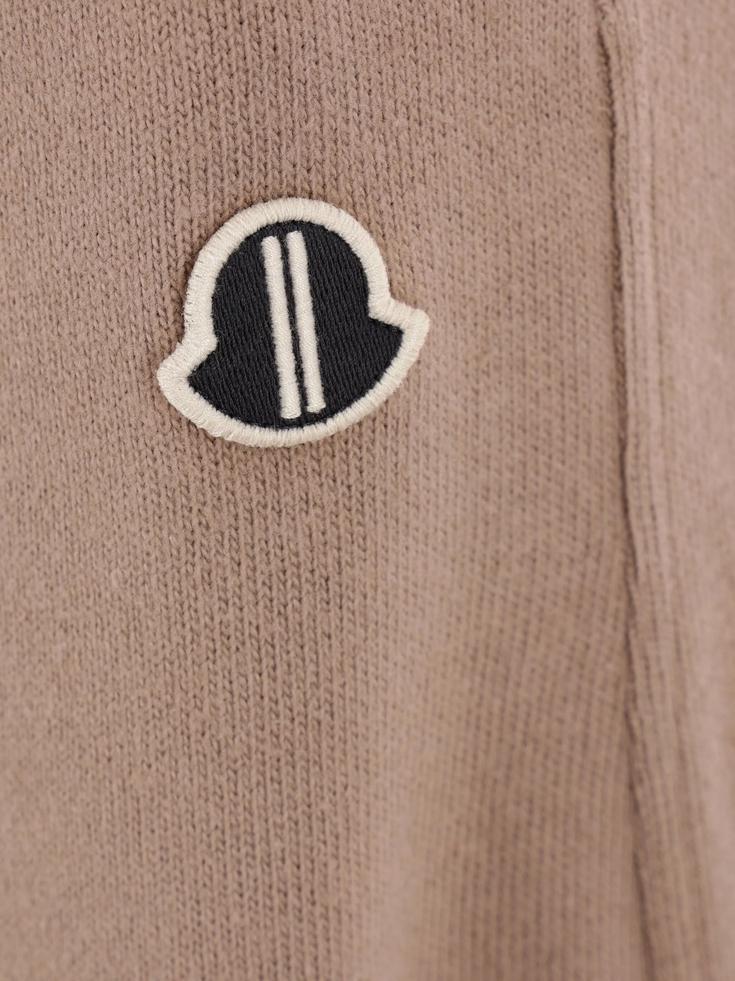 logo-patch trousers
