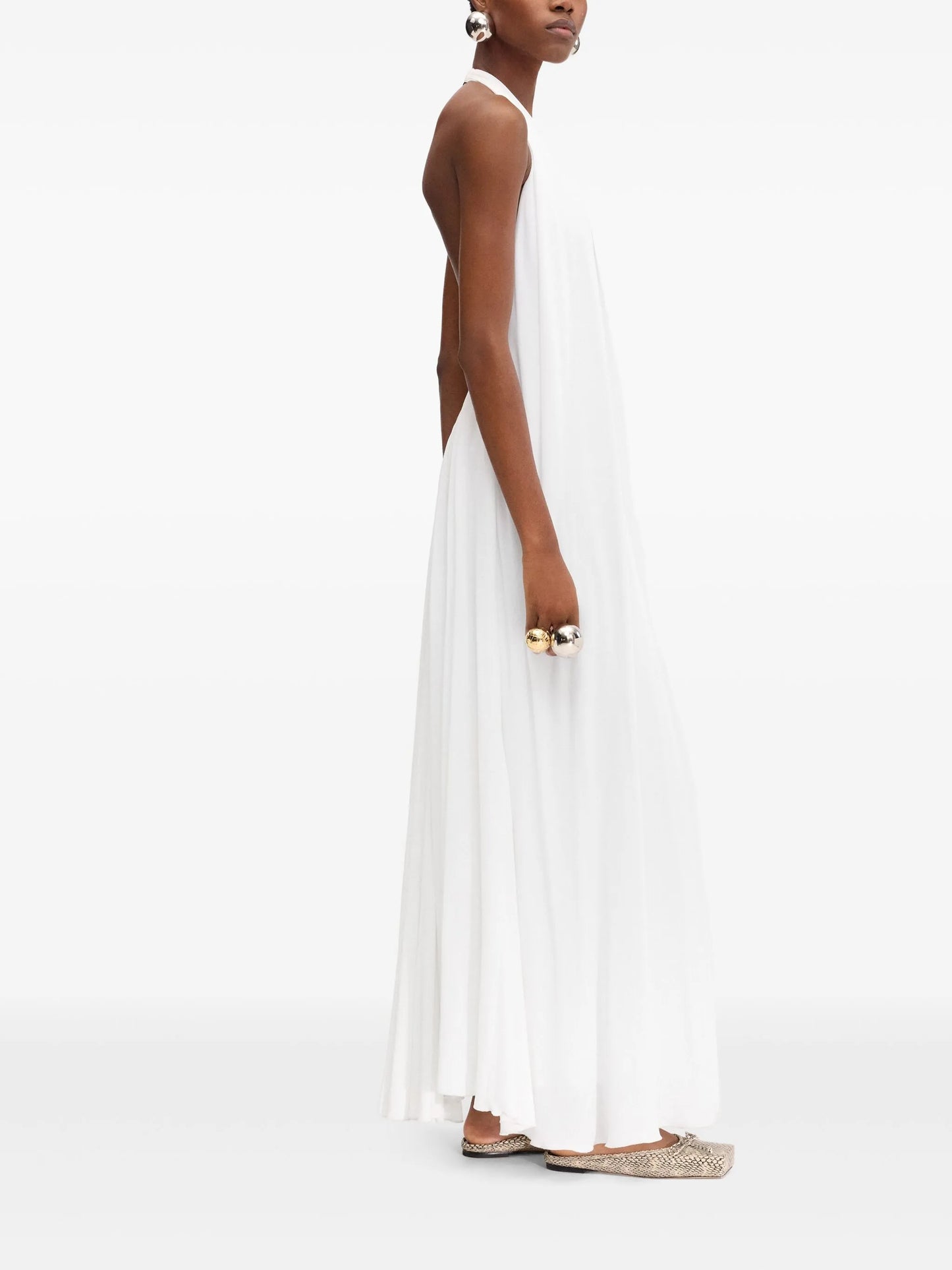 sleeveless dress