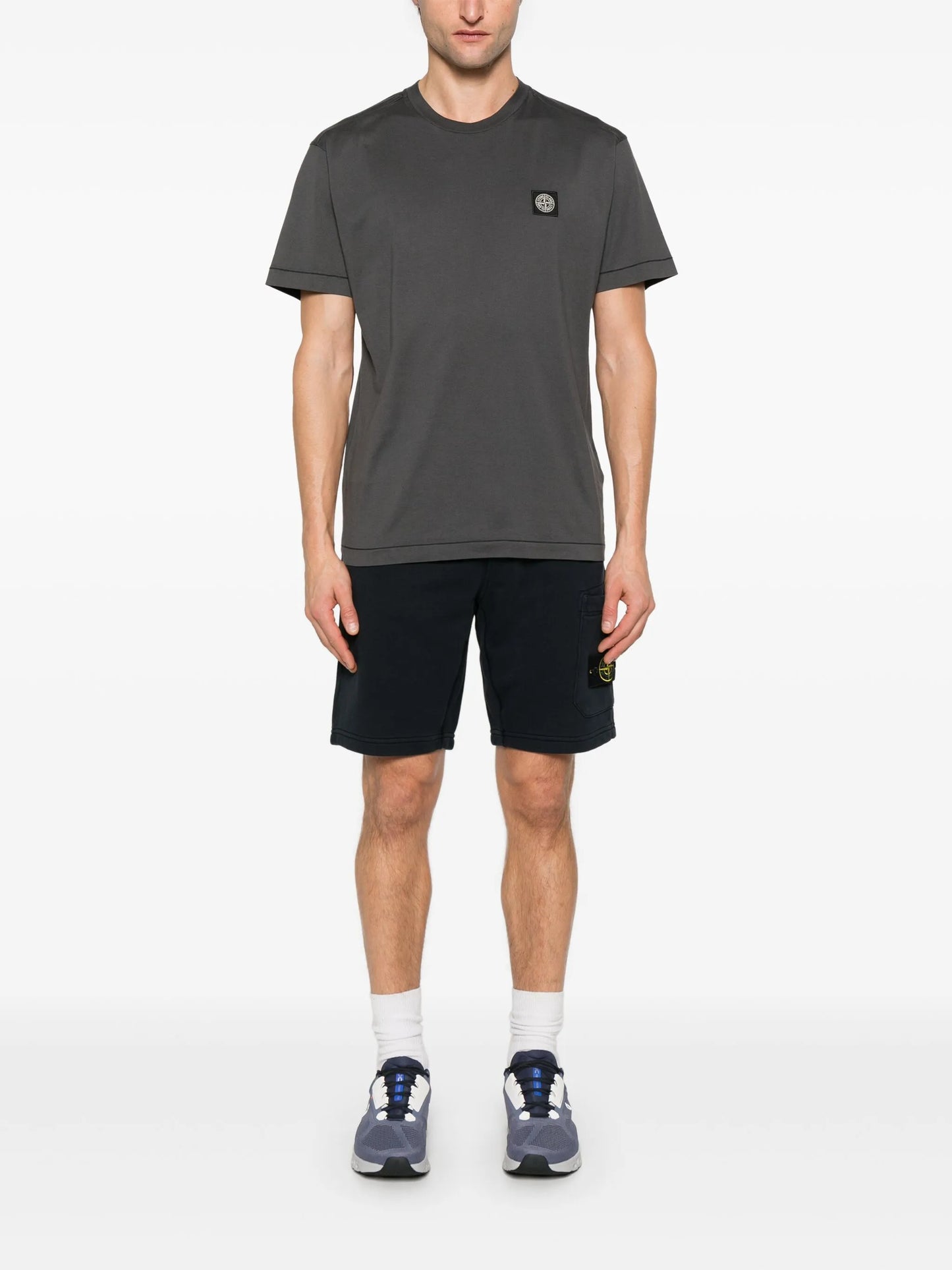 logo-patch cargo shorts