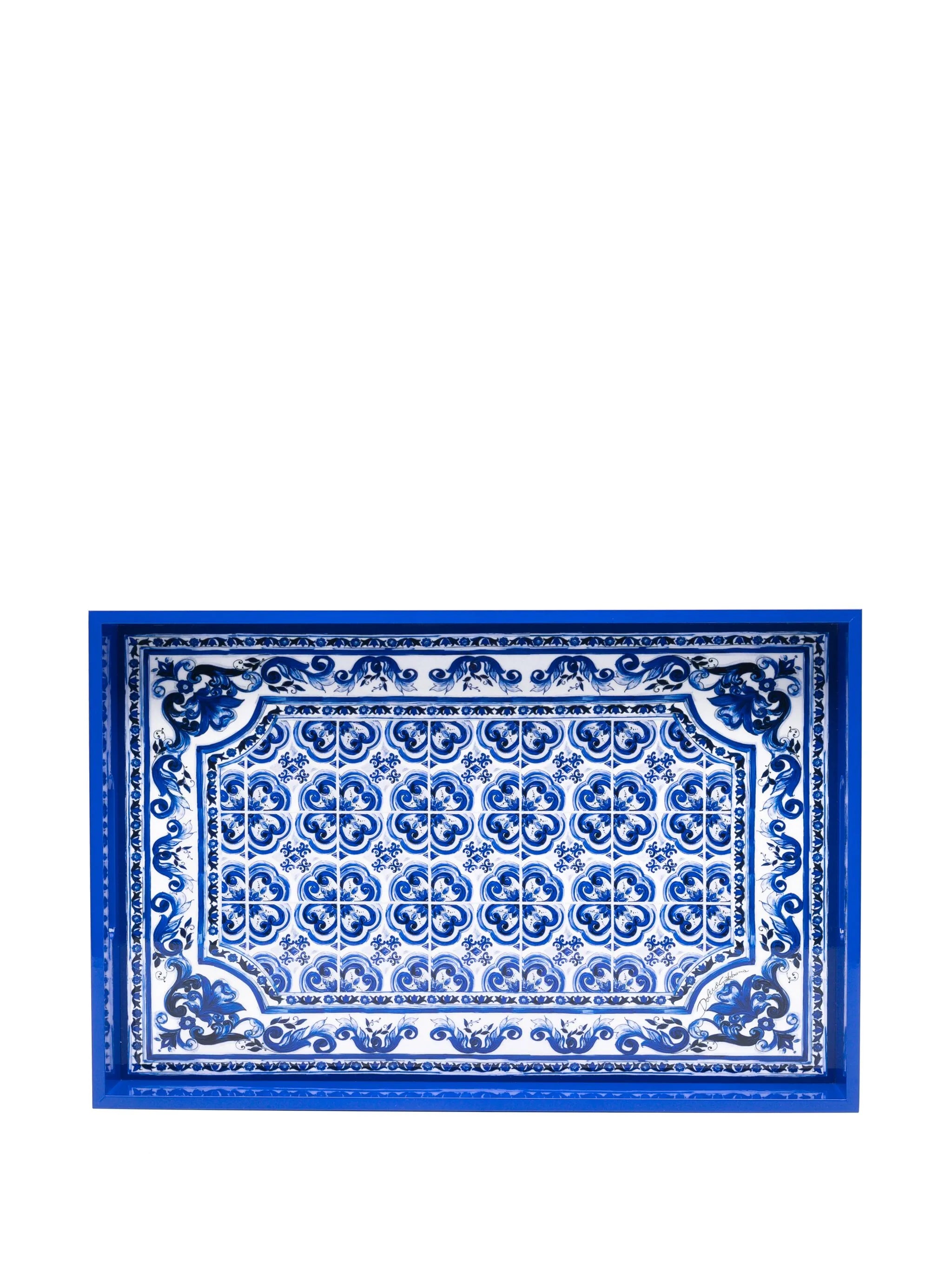 logo-engraved tray