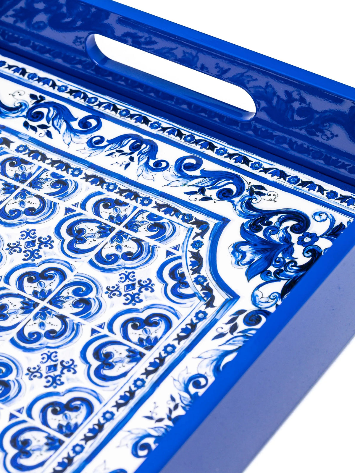 logo-engraved tray