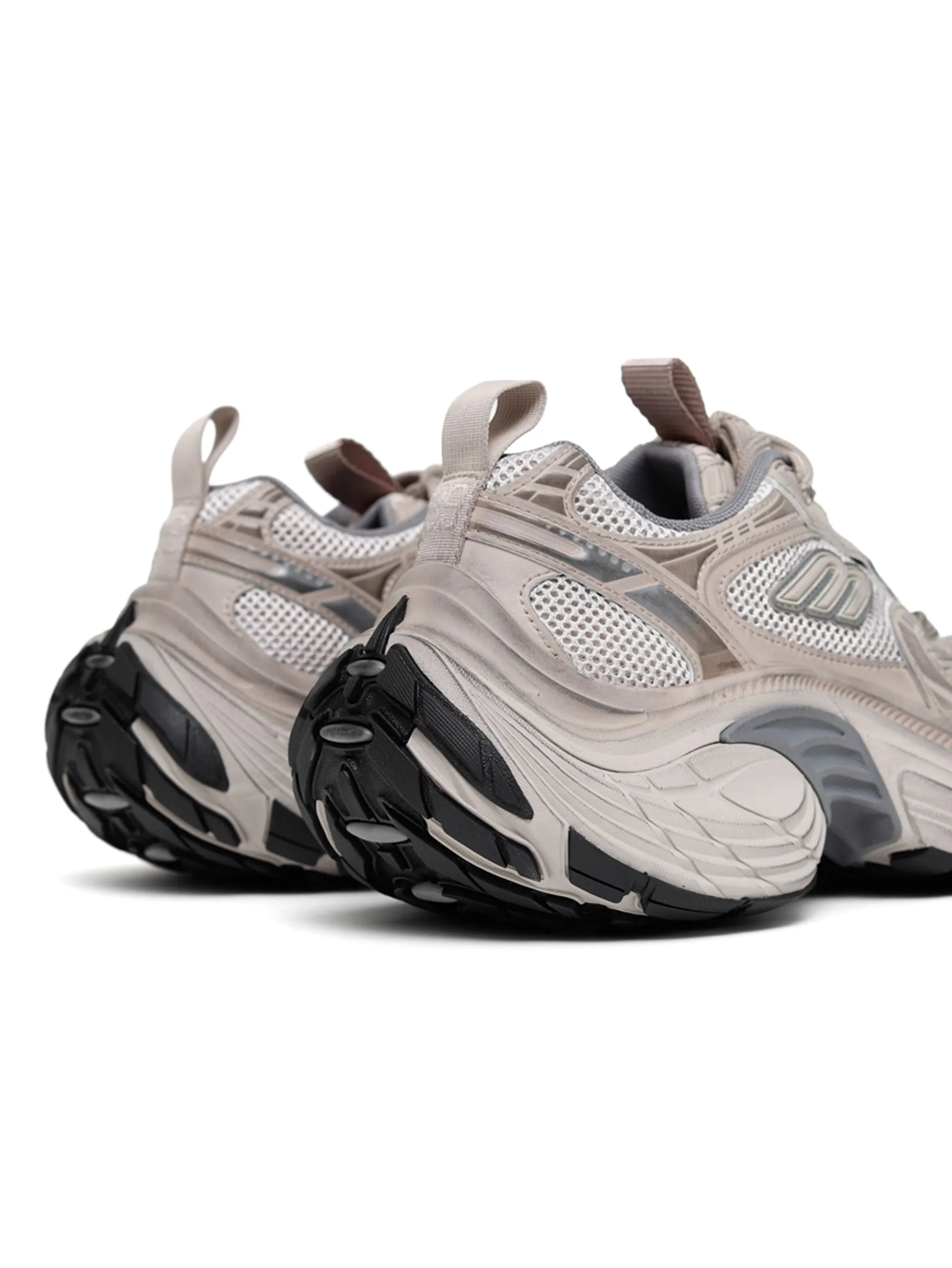 6XL sneakers