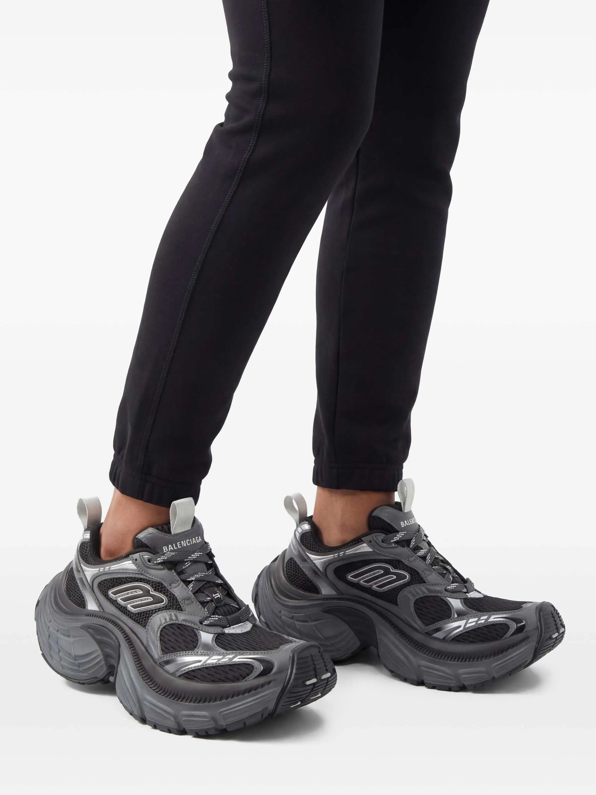 6XL sneakers