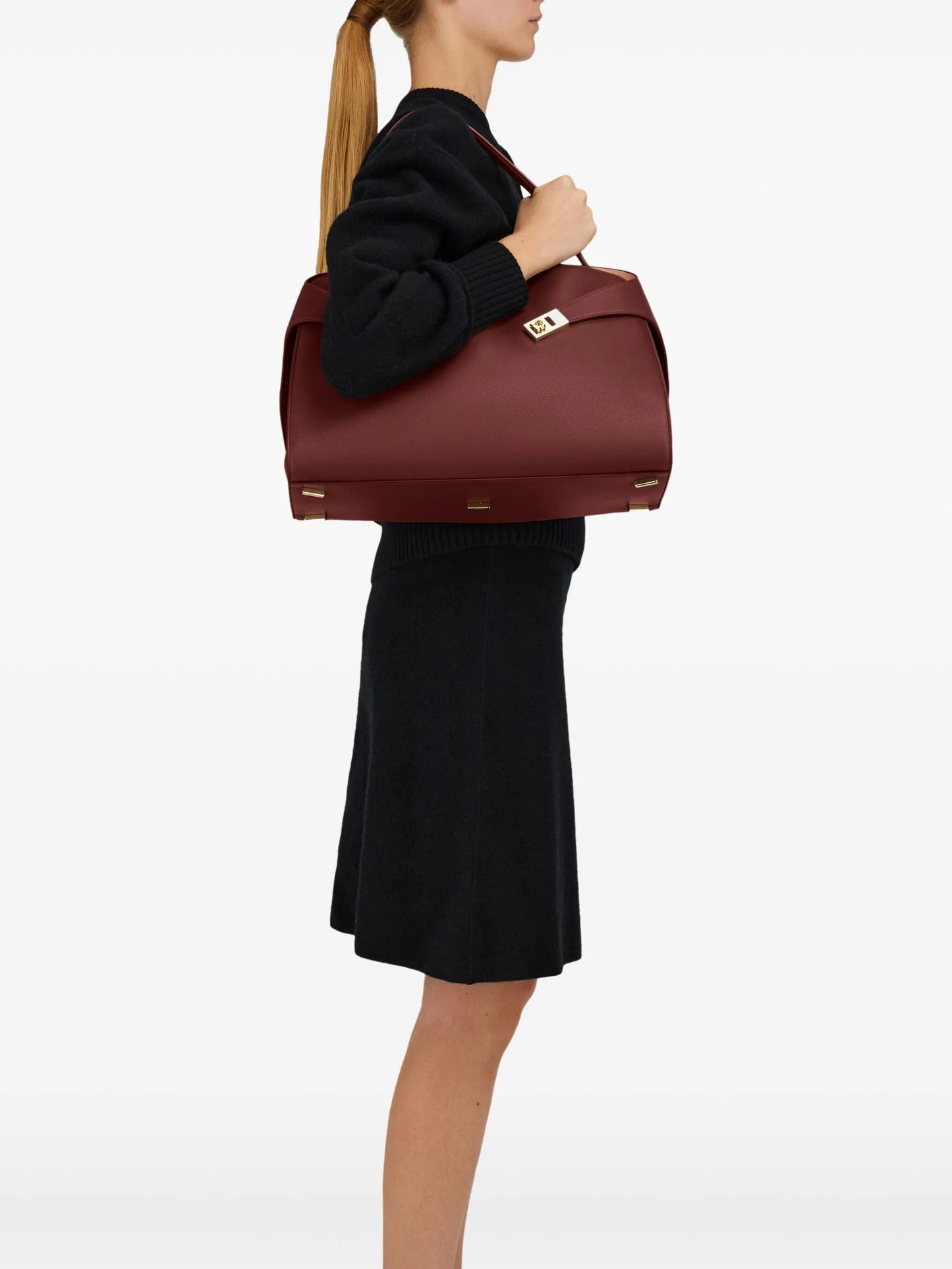 L Hug shoulder bag