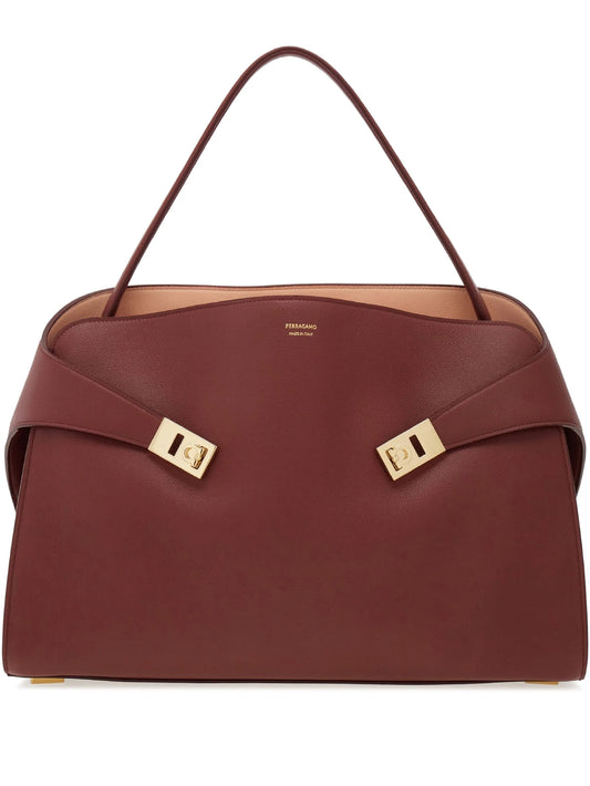 L Hug shoulder bag