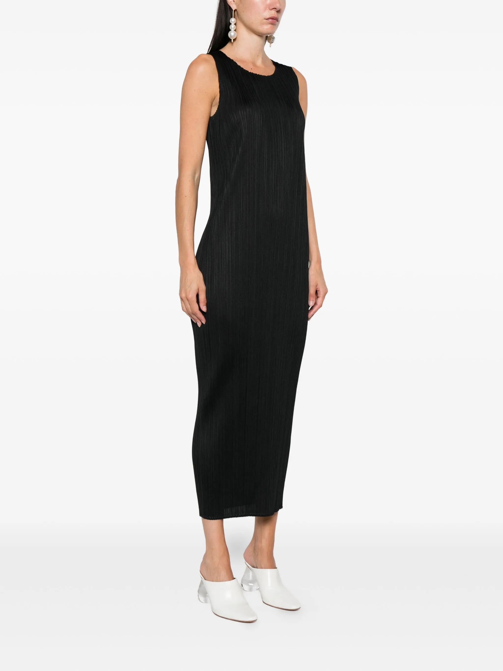 pleated sleeveless midi dress