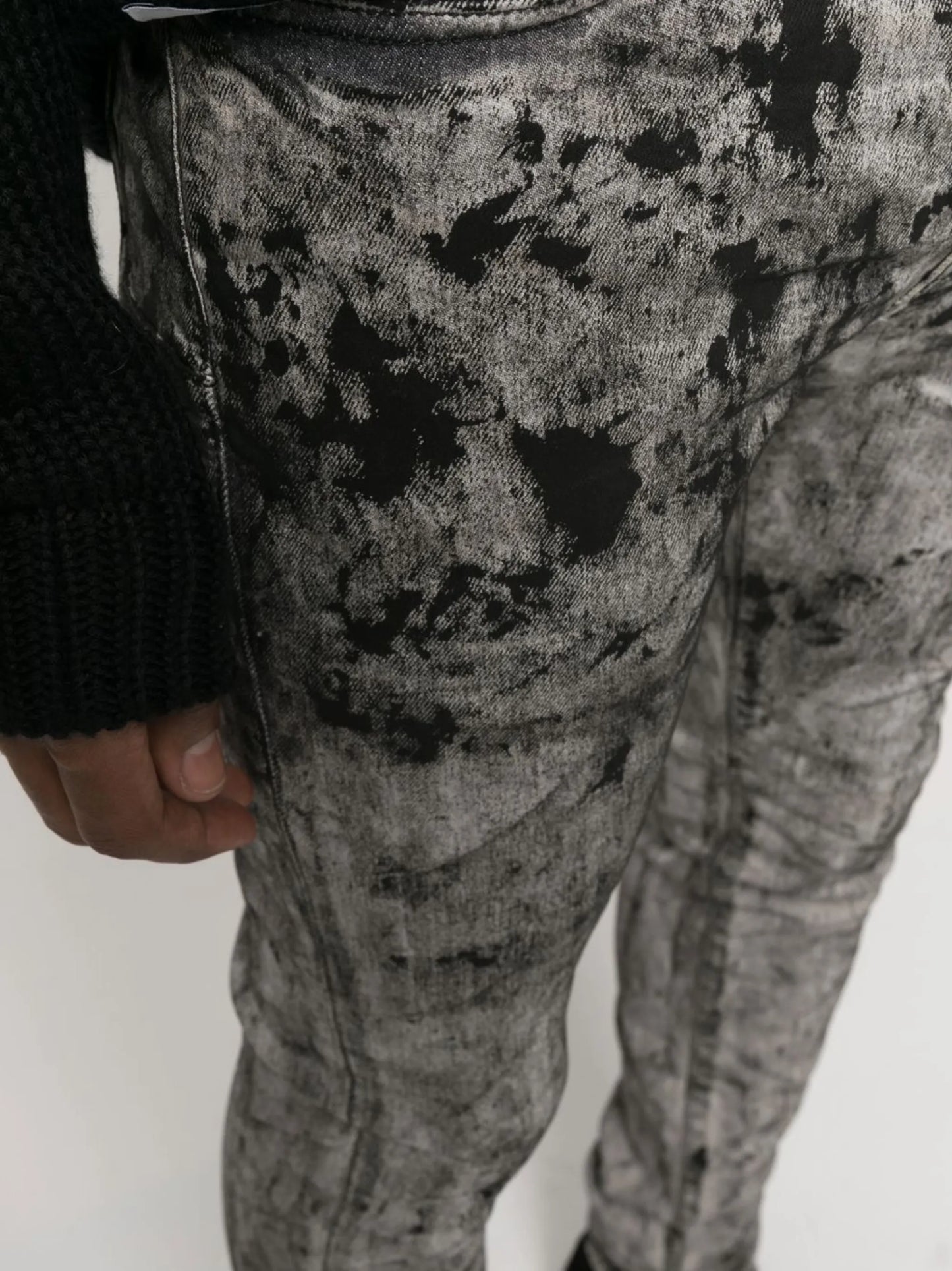 BLEACH DIPPED BLACK PAINT "Black"