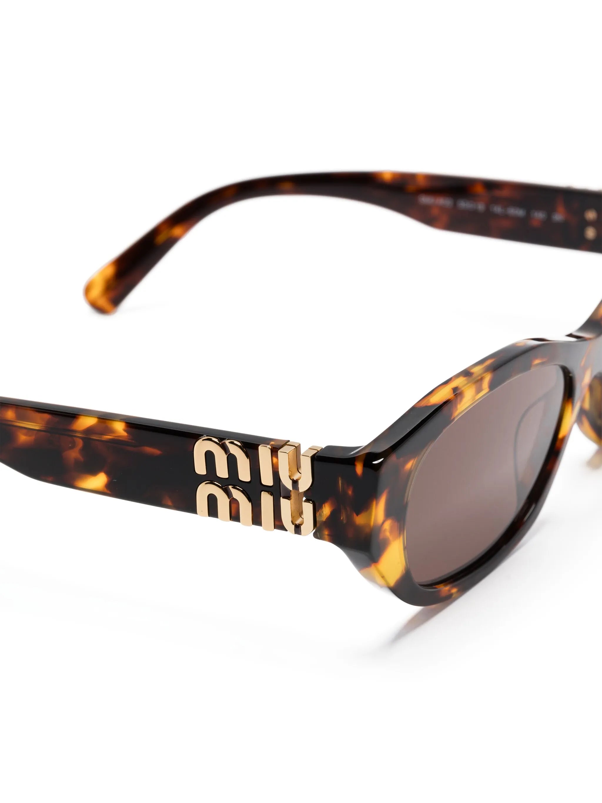tortoiseshell-effect sunglasses