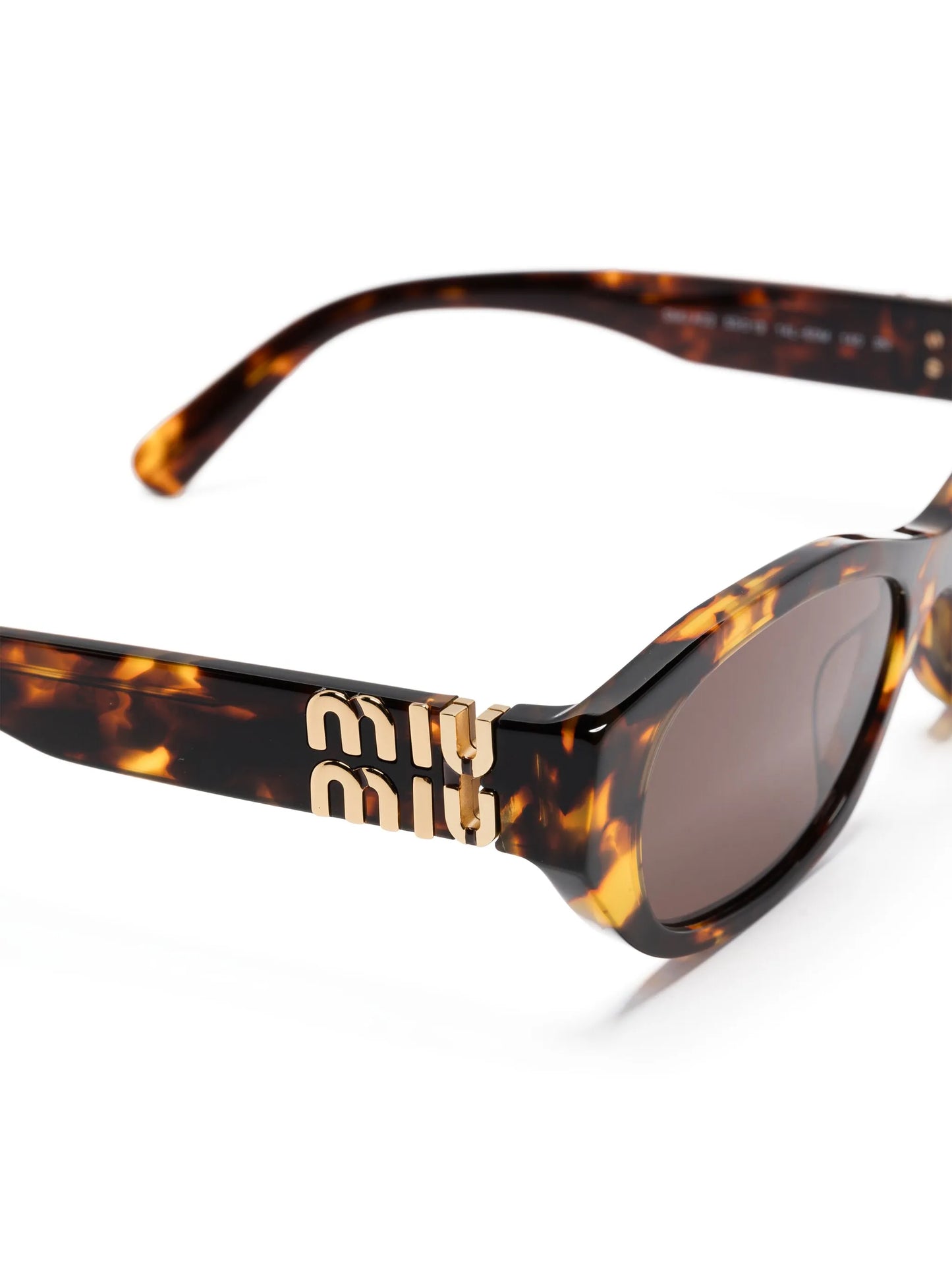 tortoiseshell-effect sunglasses