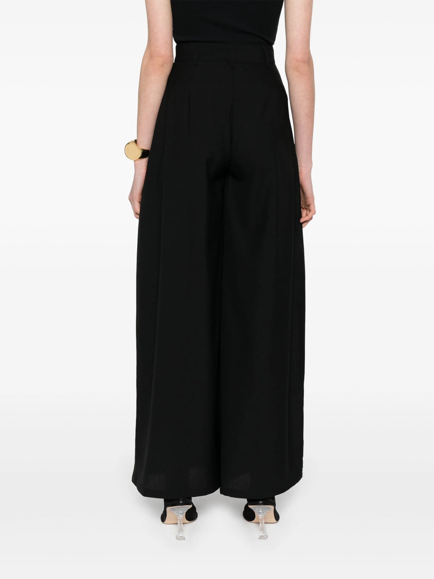 pleated trousers