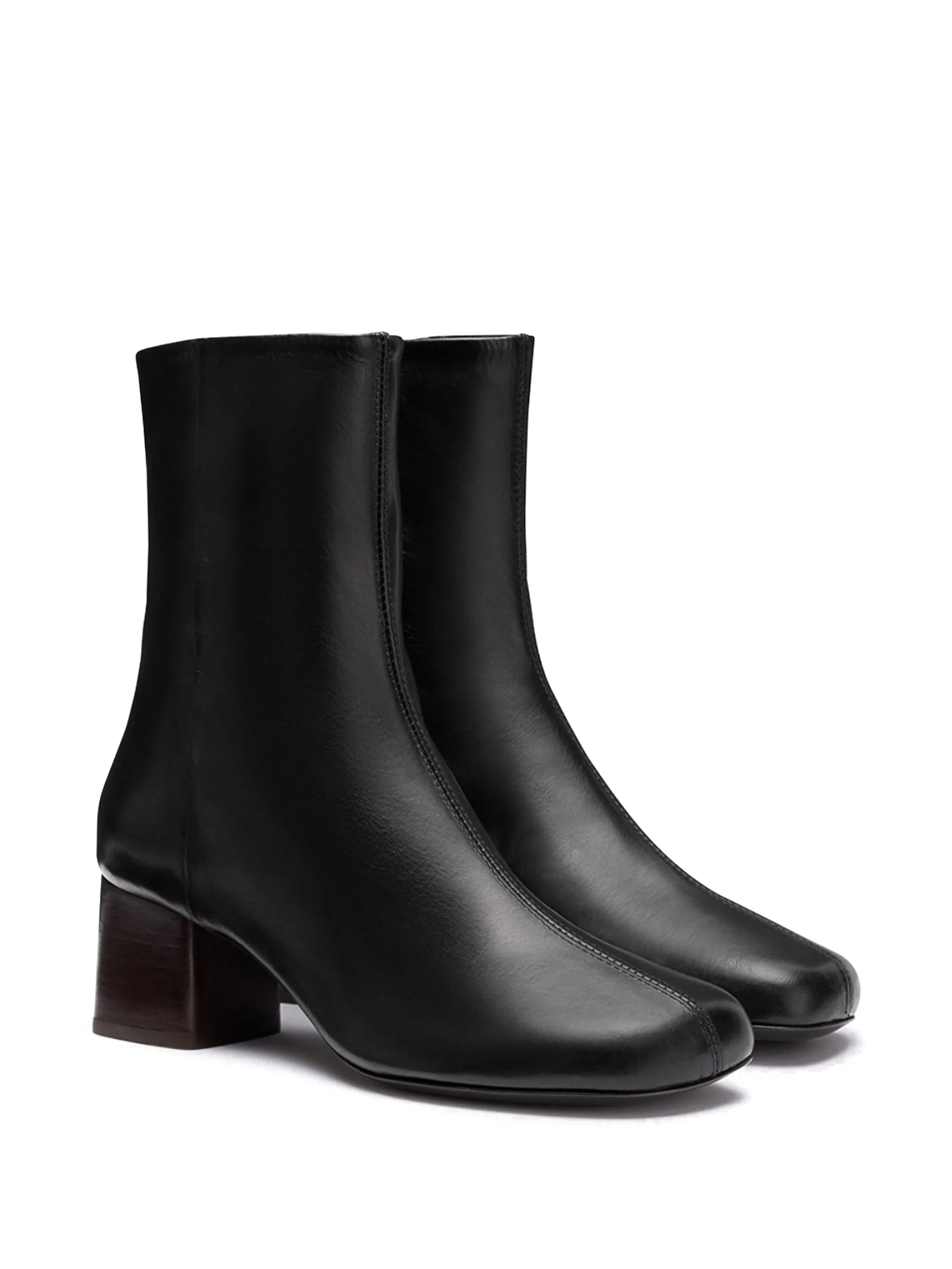 Anatomic boots