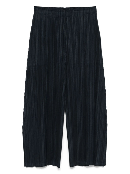 pleated trousers