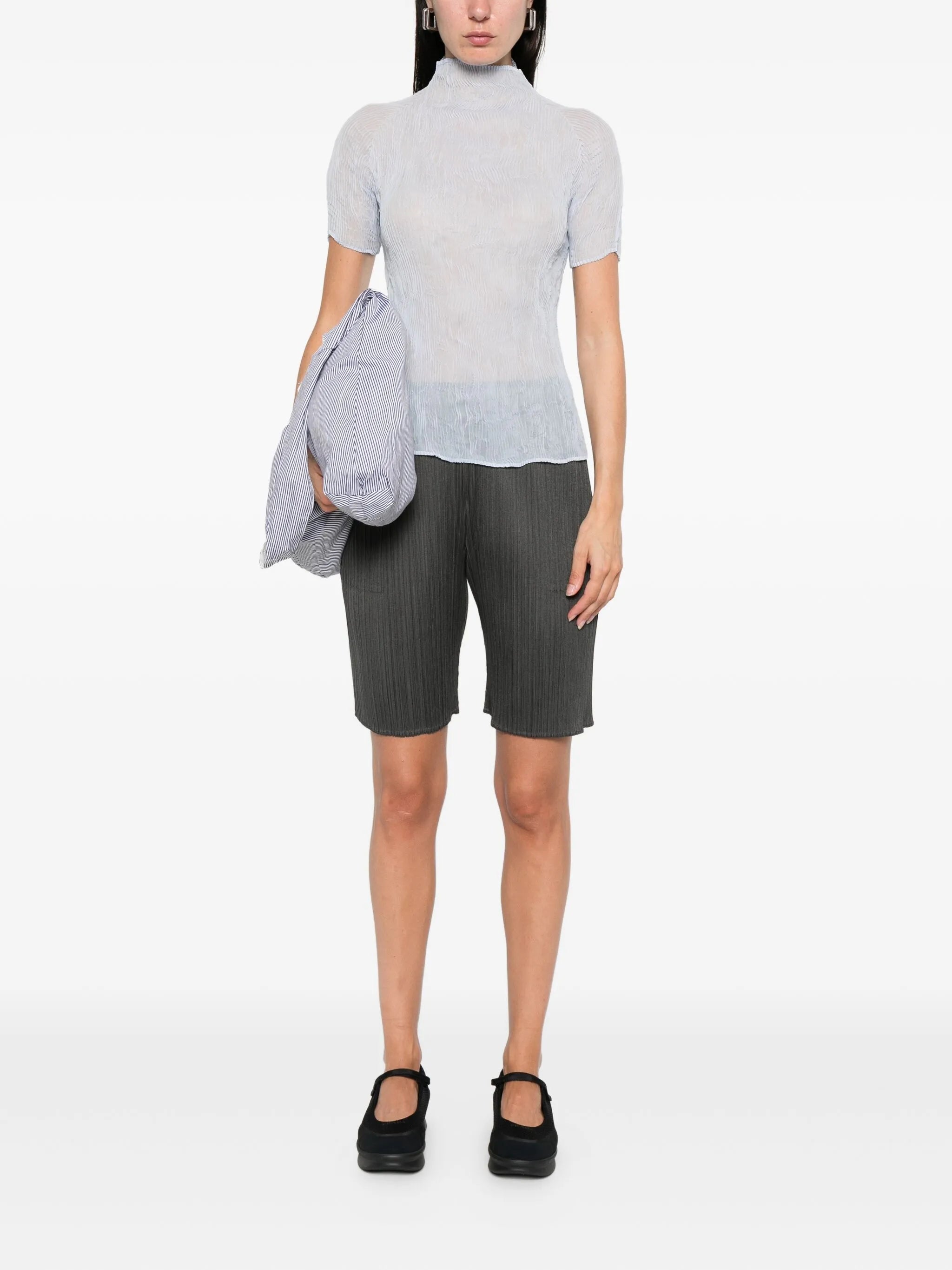 elasticated-waist pleated shorts