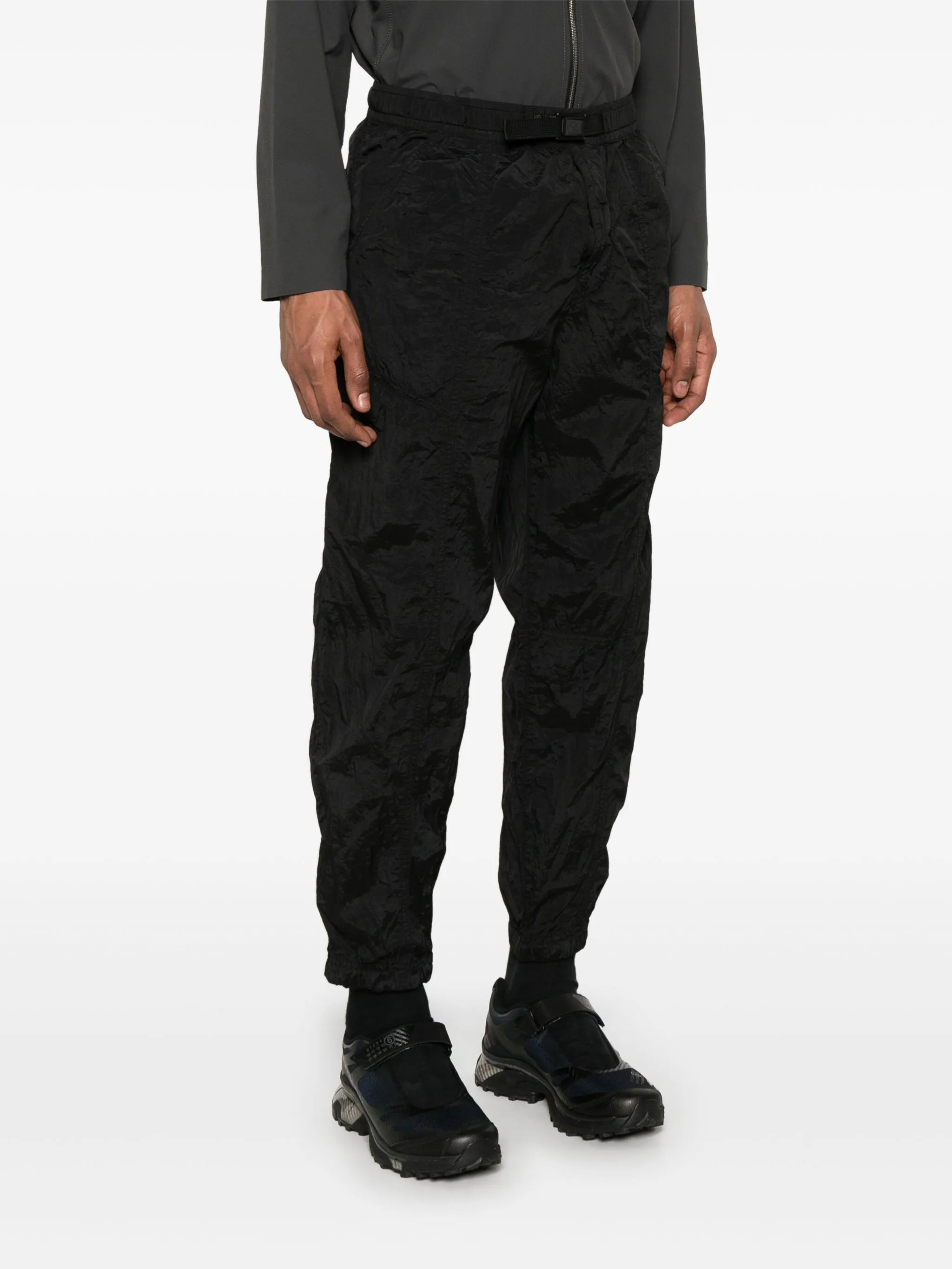 belted trousers