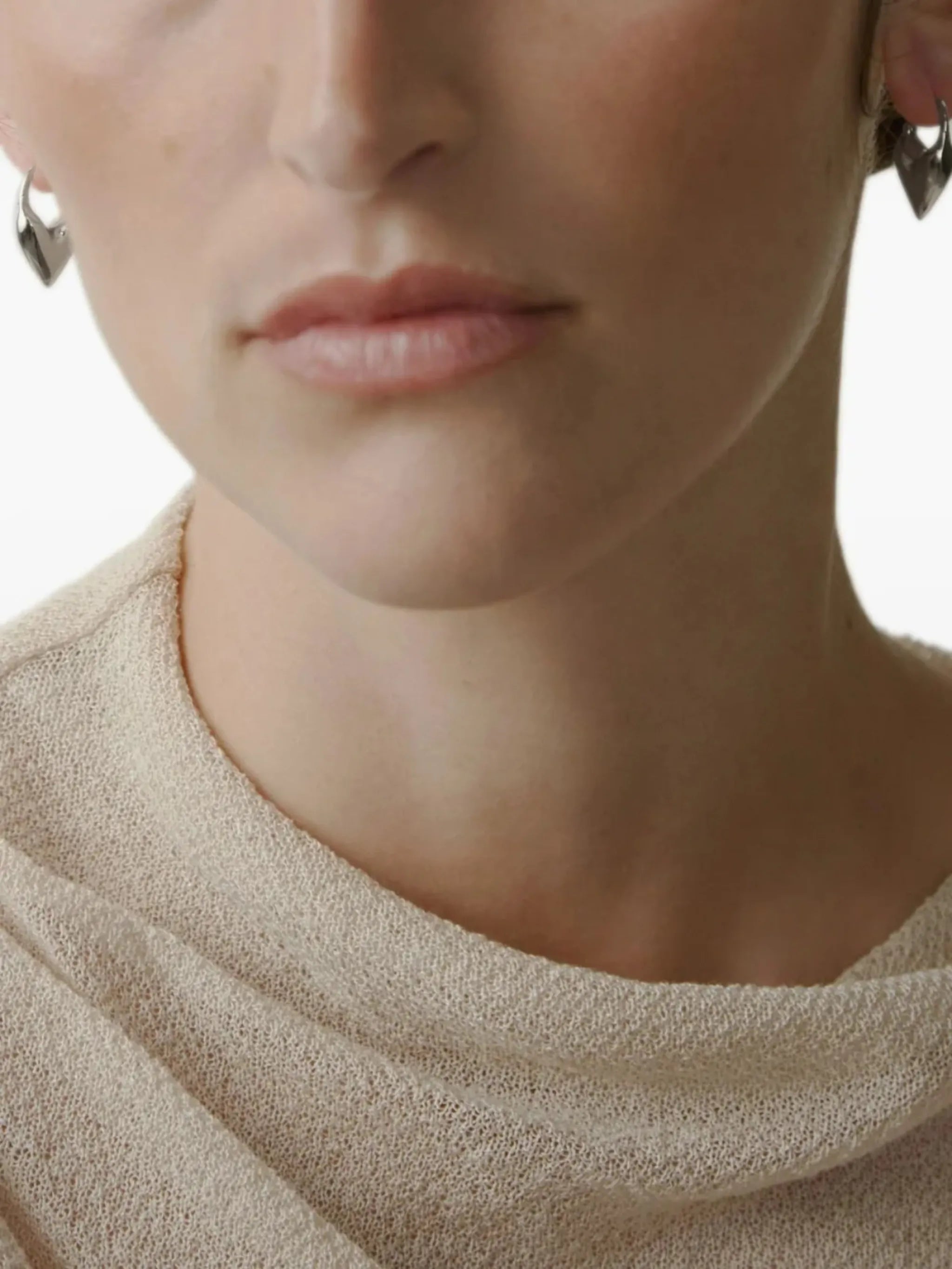 heart-motif hoop earrings