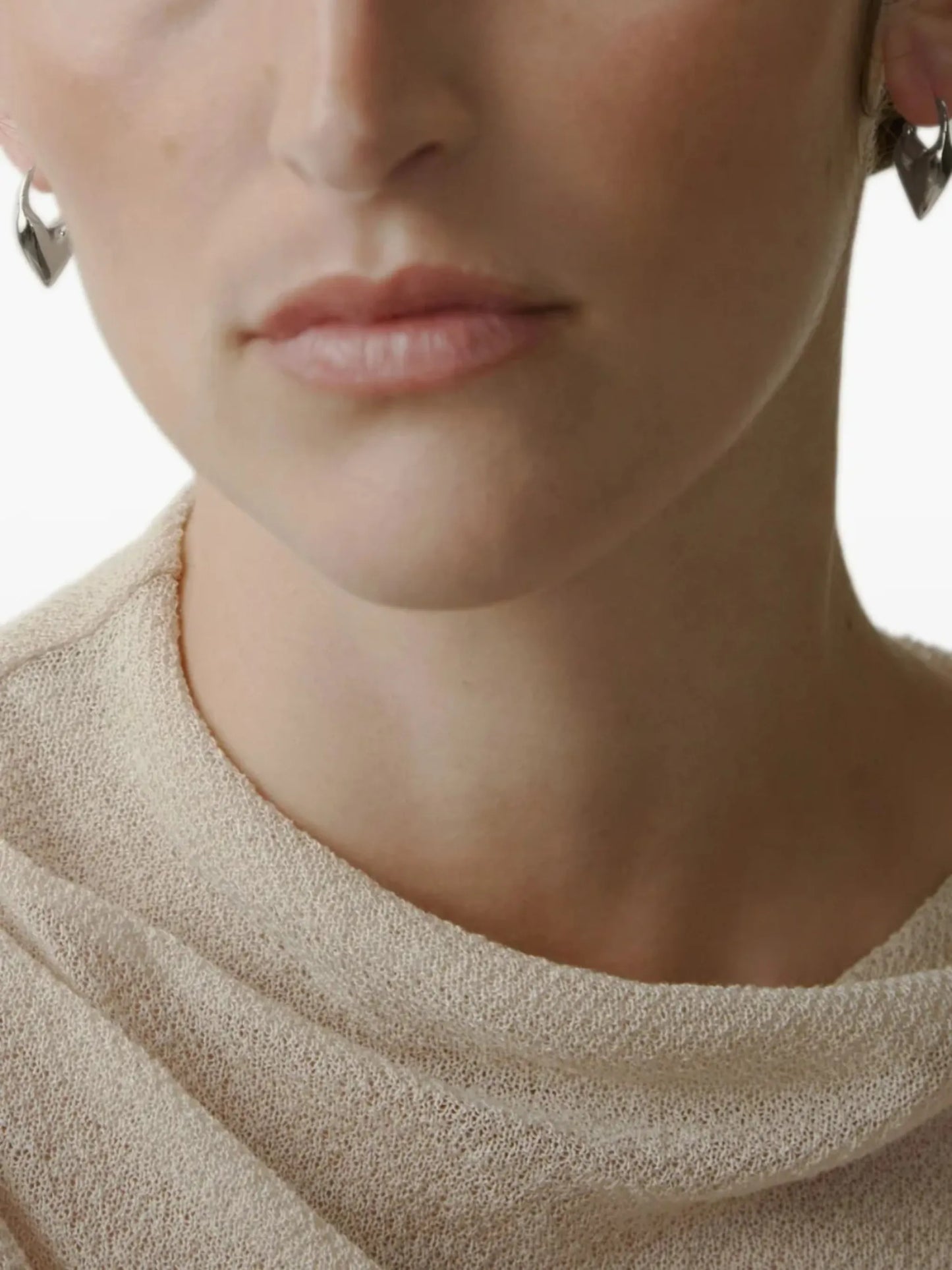 heart-motif hoop earrings