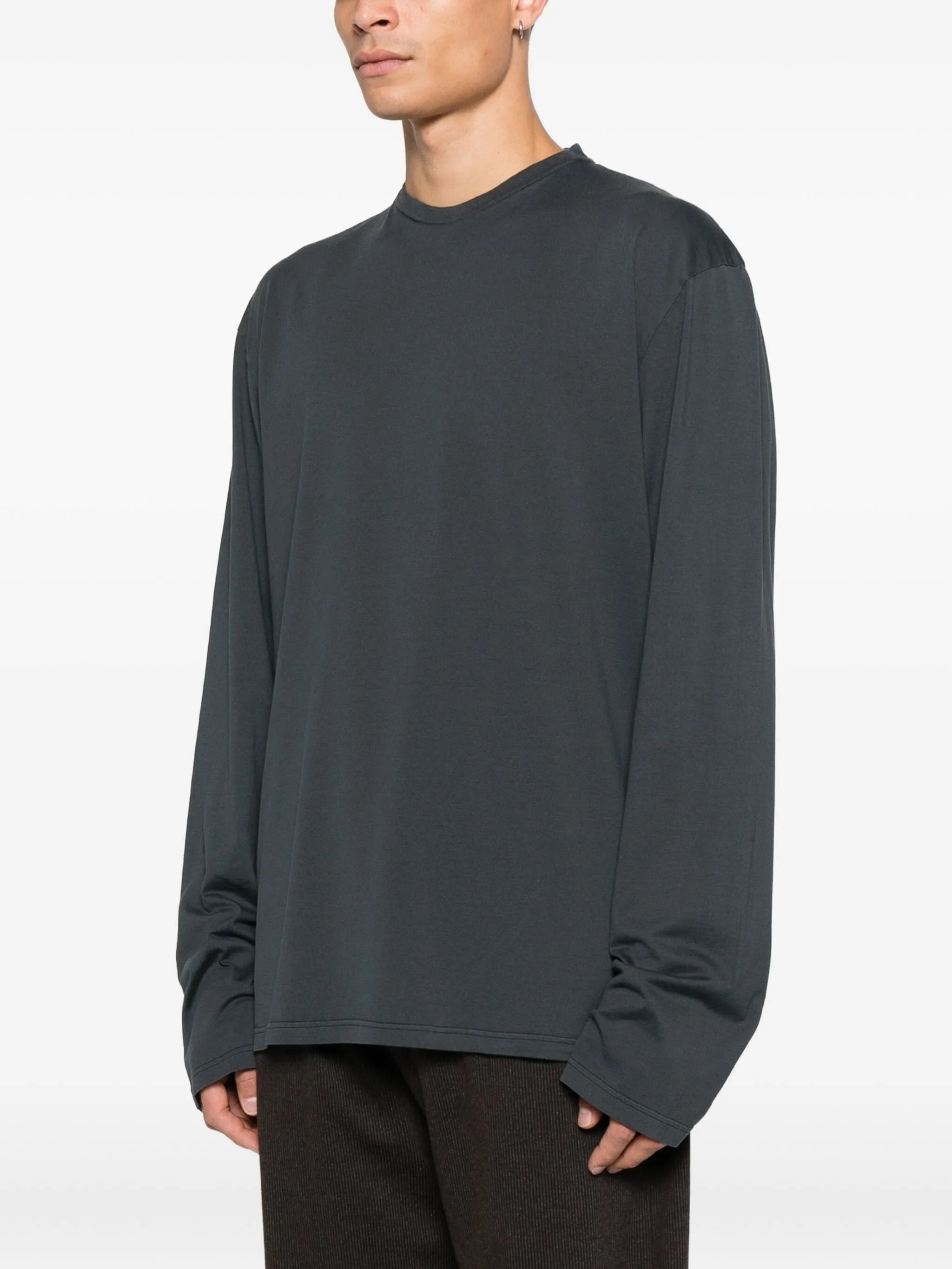 long-sleeve round-neck T-shirt