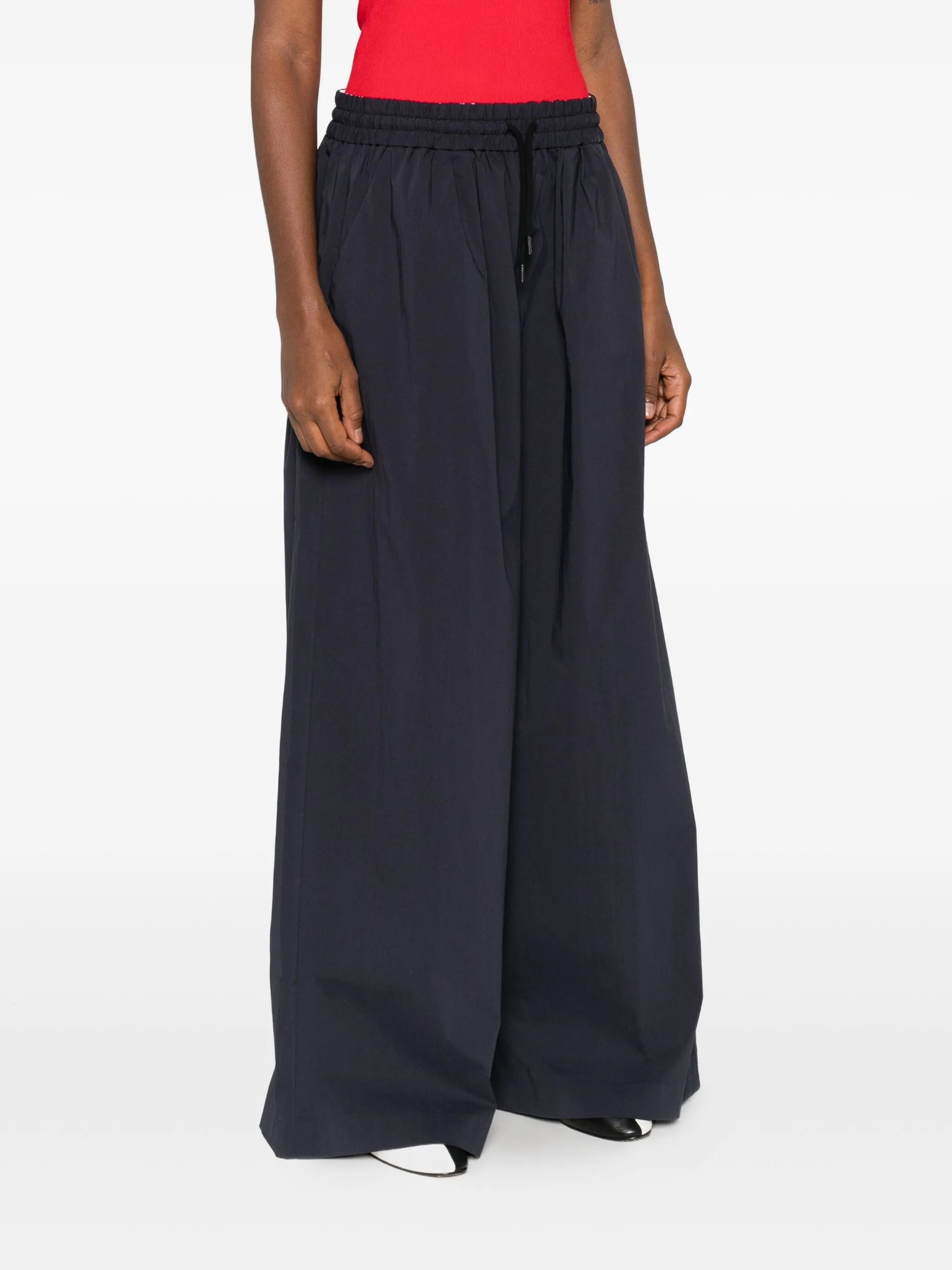 elasticated-waistband trousers