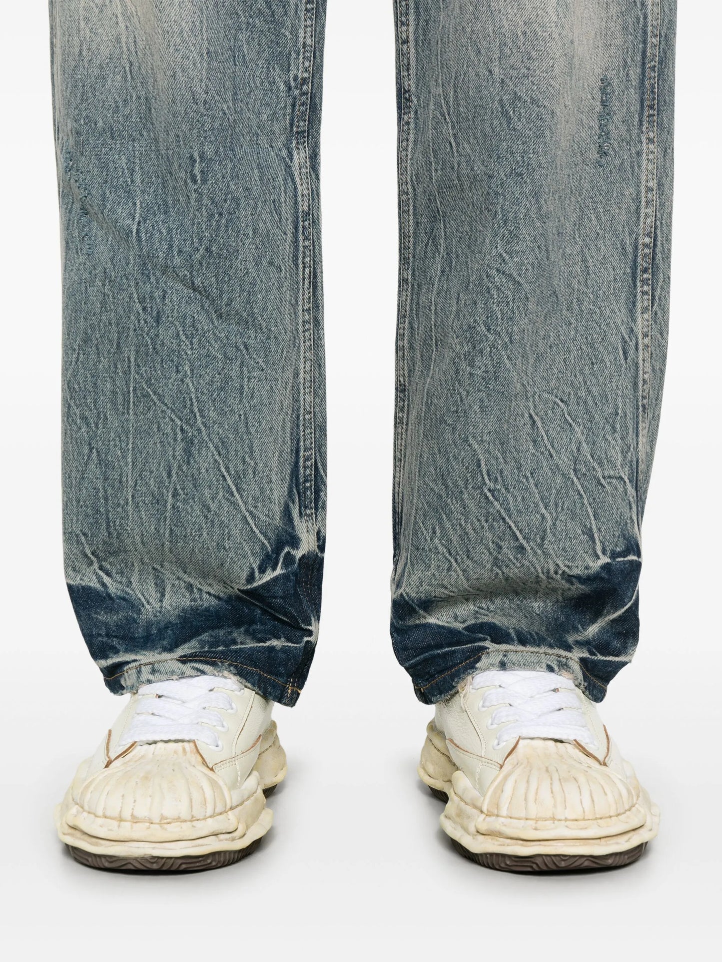 R3 distressed jeans