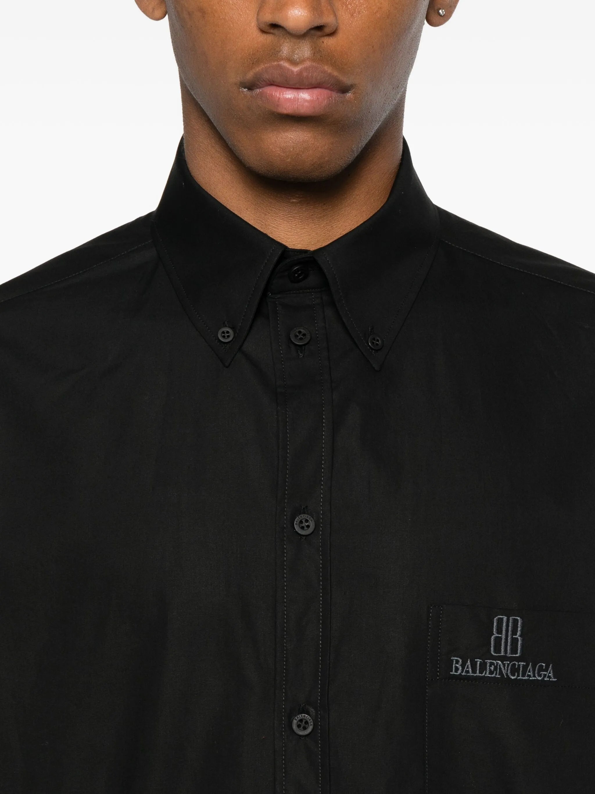 embroidered-logo short-sleeve shirt