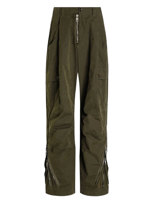 zip-fastening cargo trousers