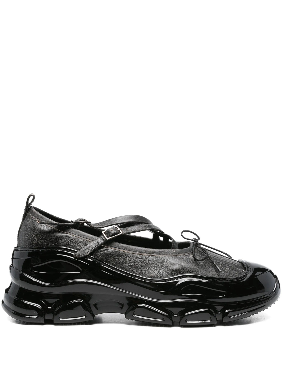 cross-strap patent-toe sneakers