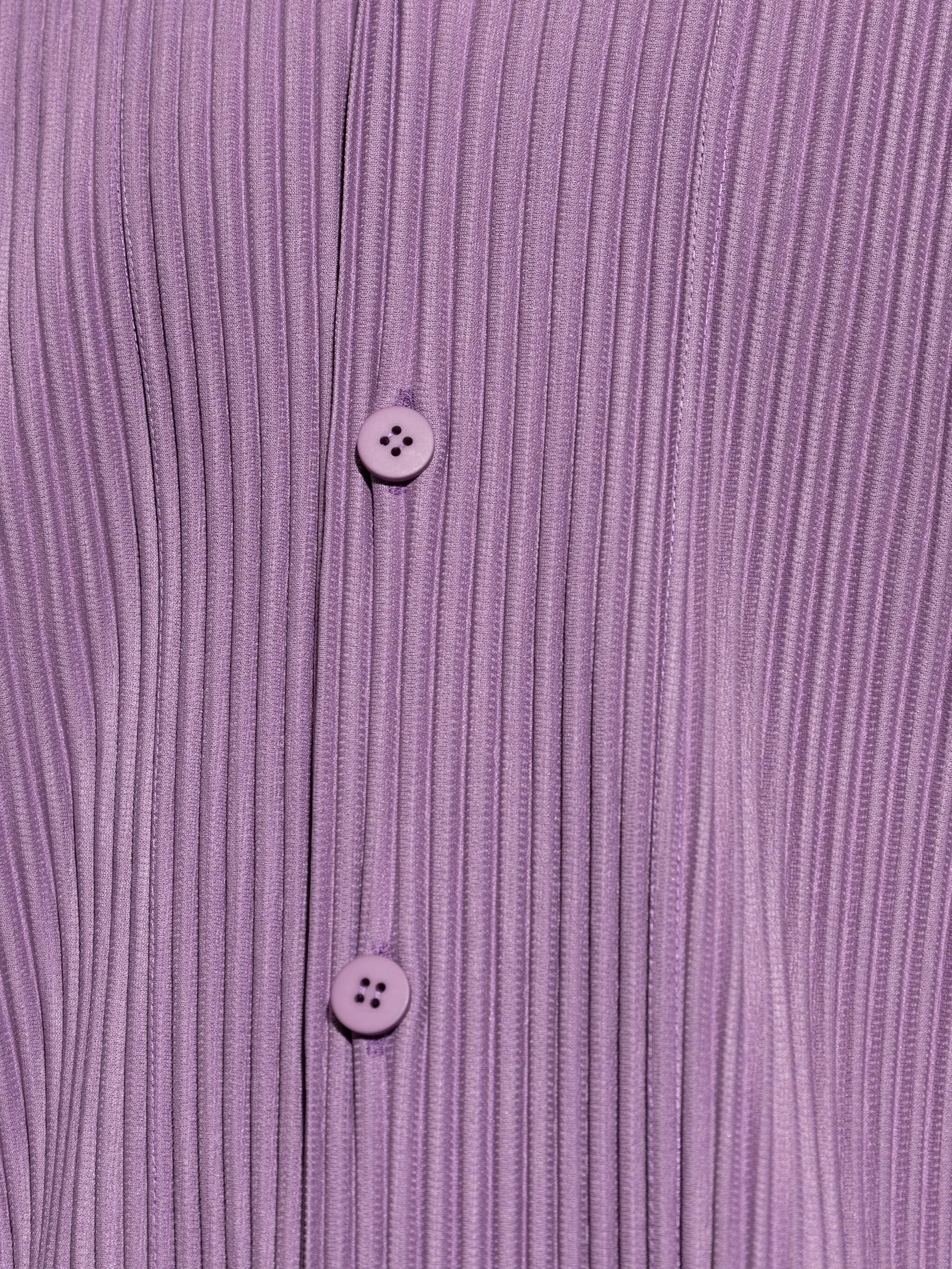 pleated shirt