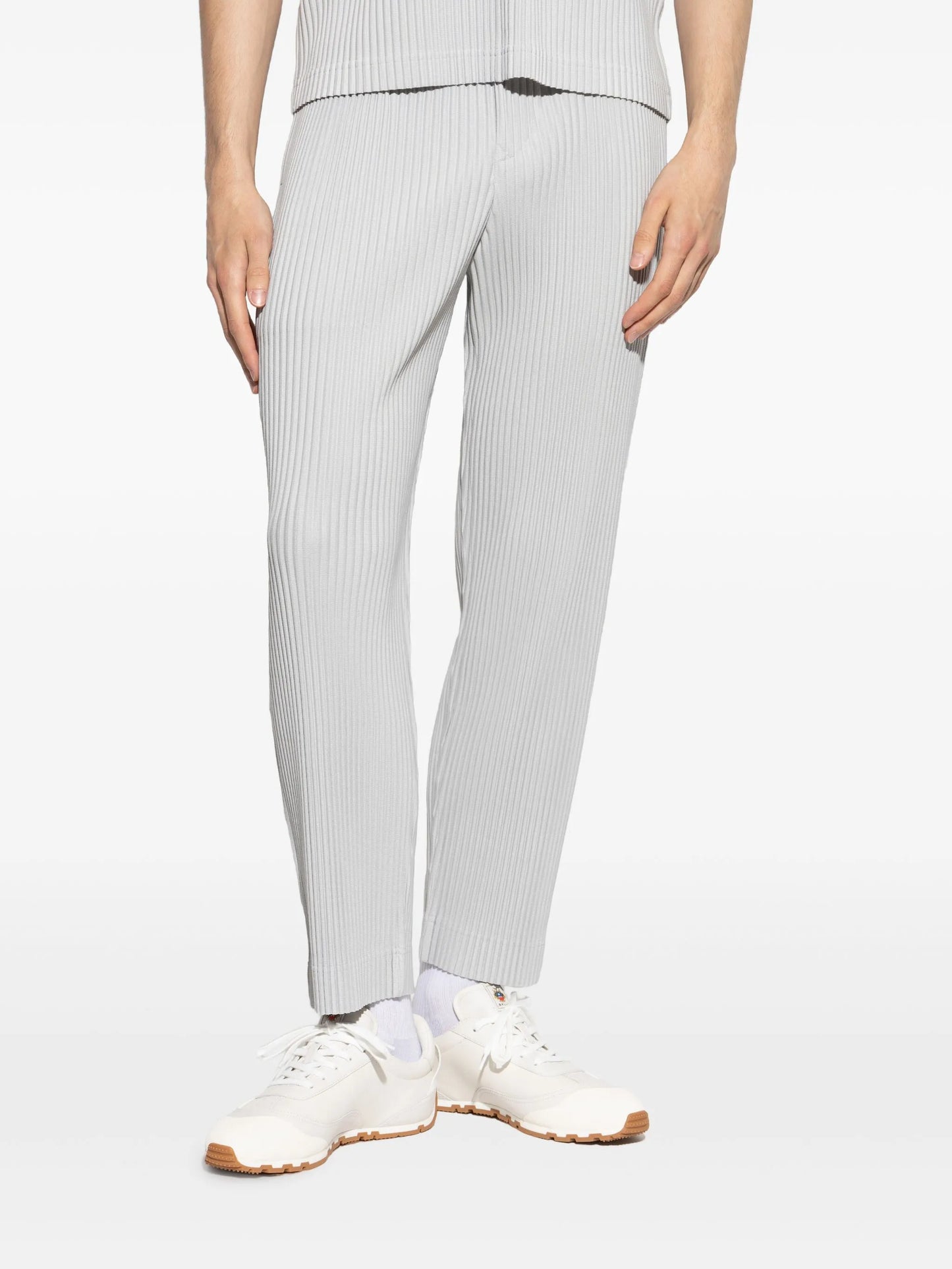pleated straight-leg trousers