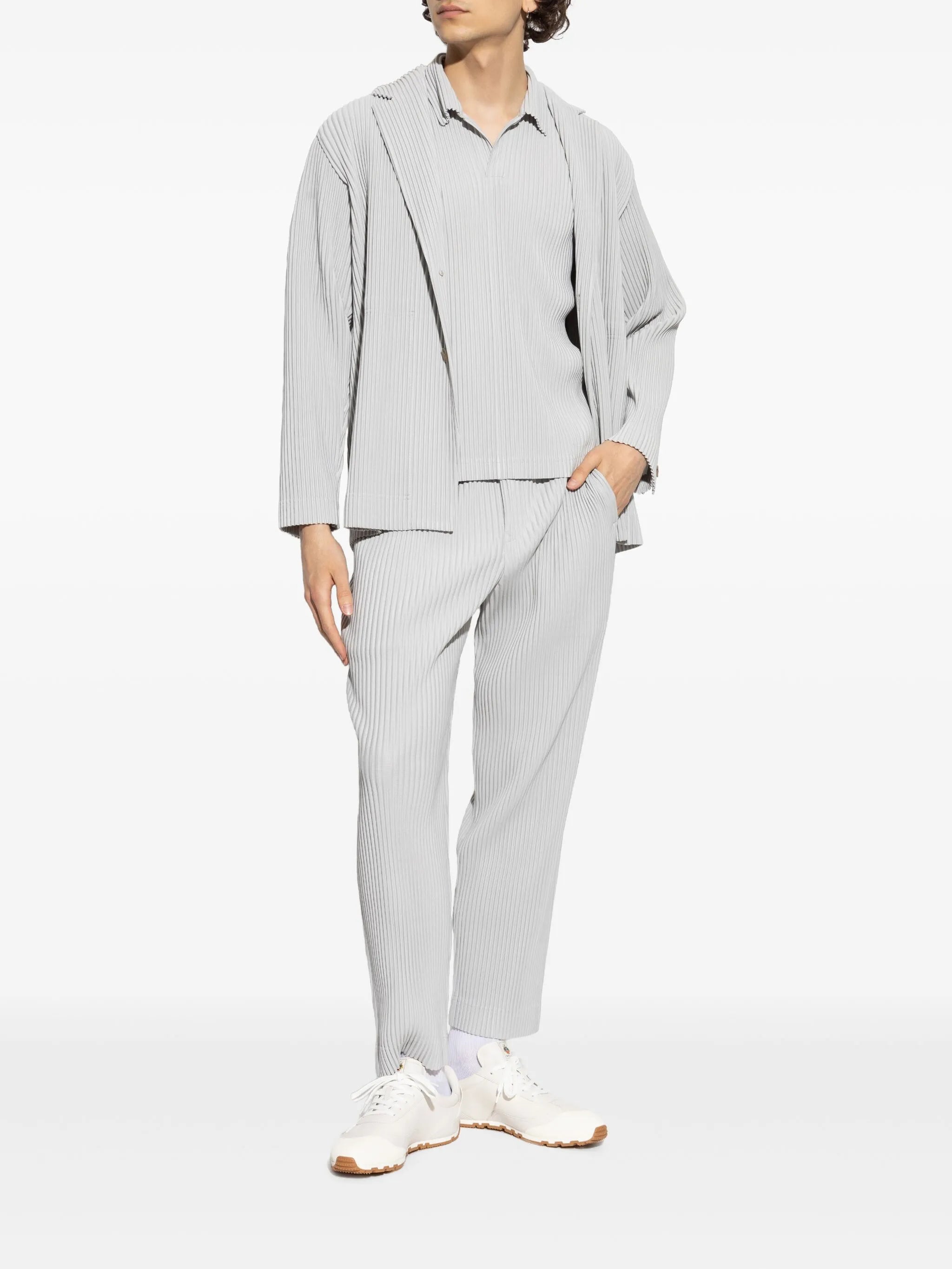 pleated straight-leg trousers