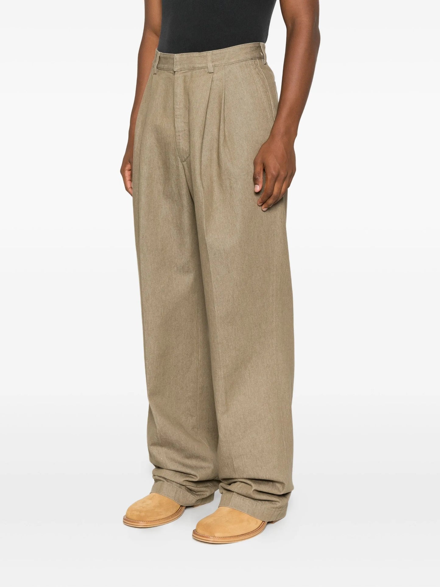 single-pleat trousers