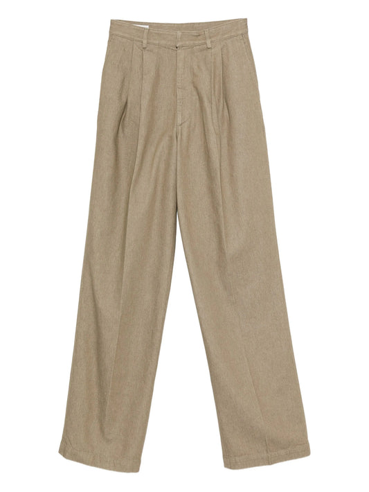 single-pleat trousers