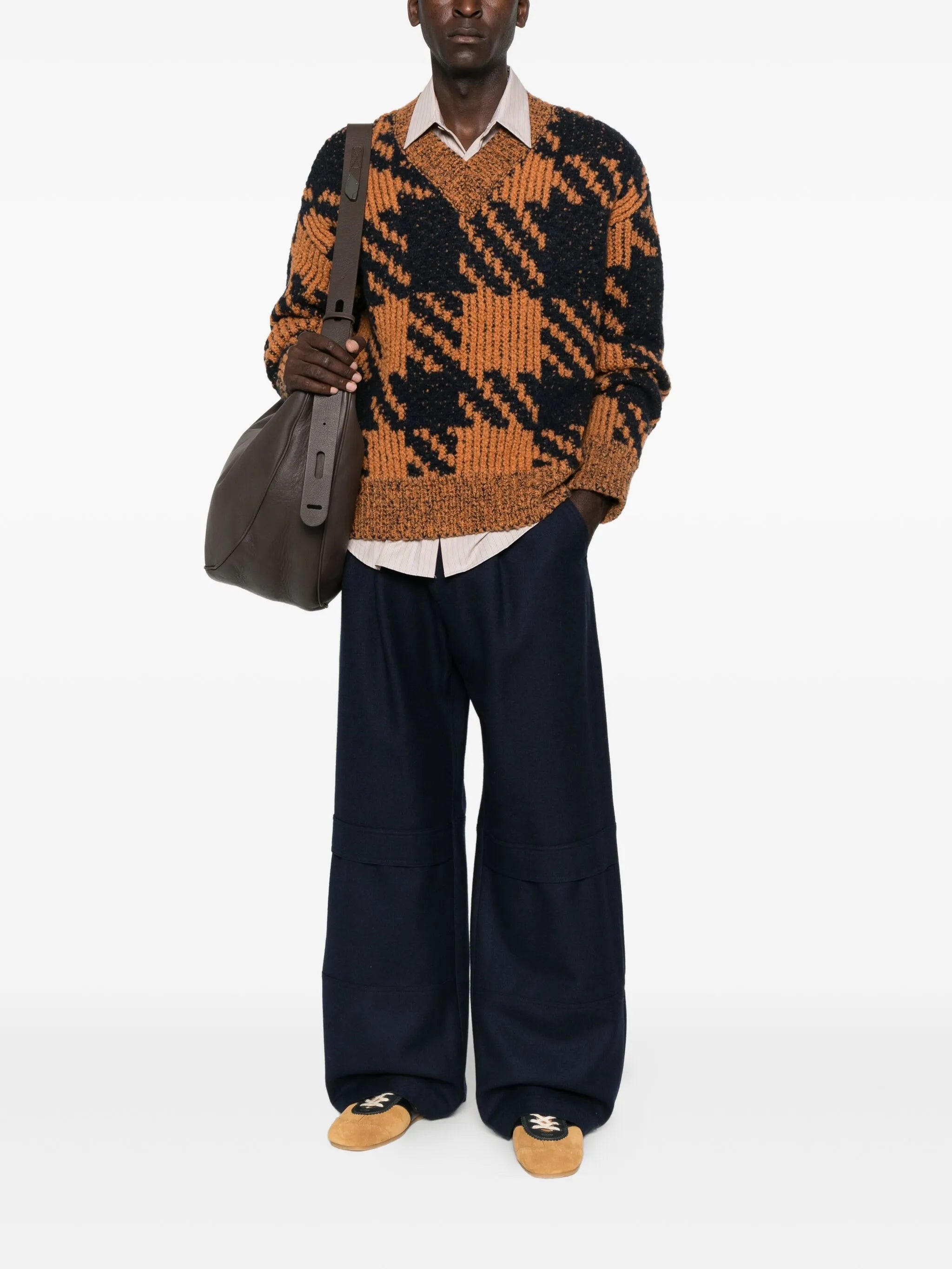 houndstooth-pattern V-neck jumper