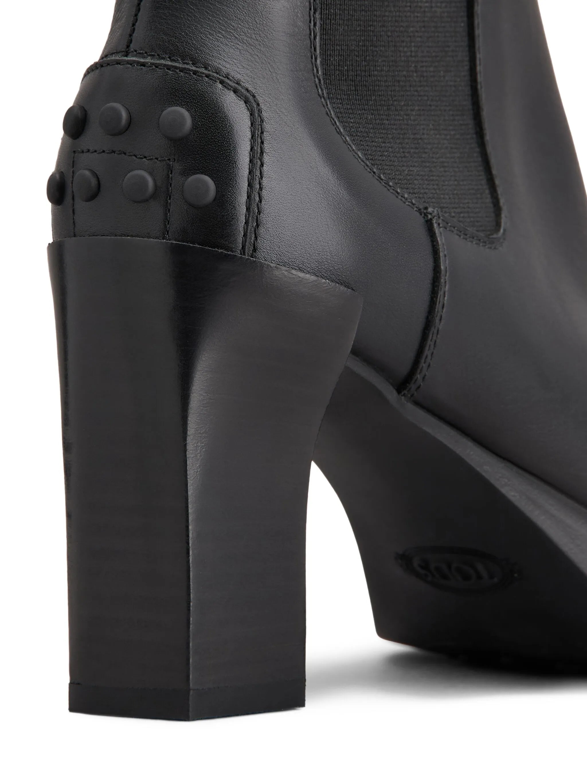 Chelsea boots in leather